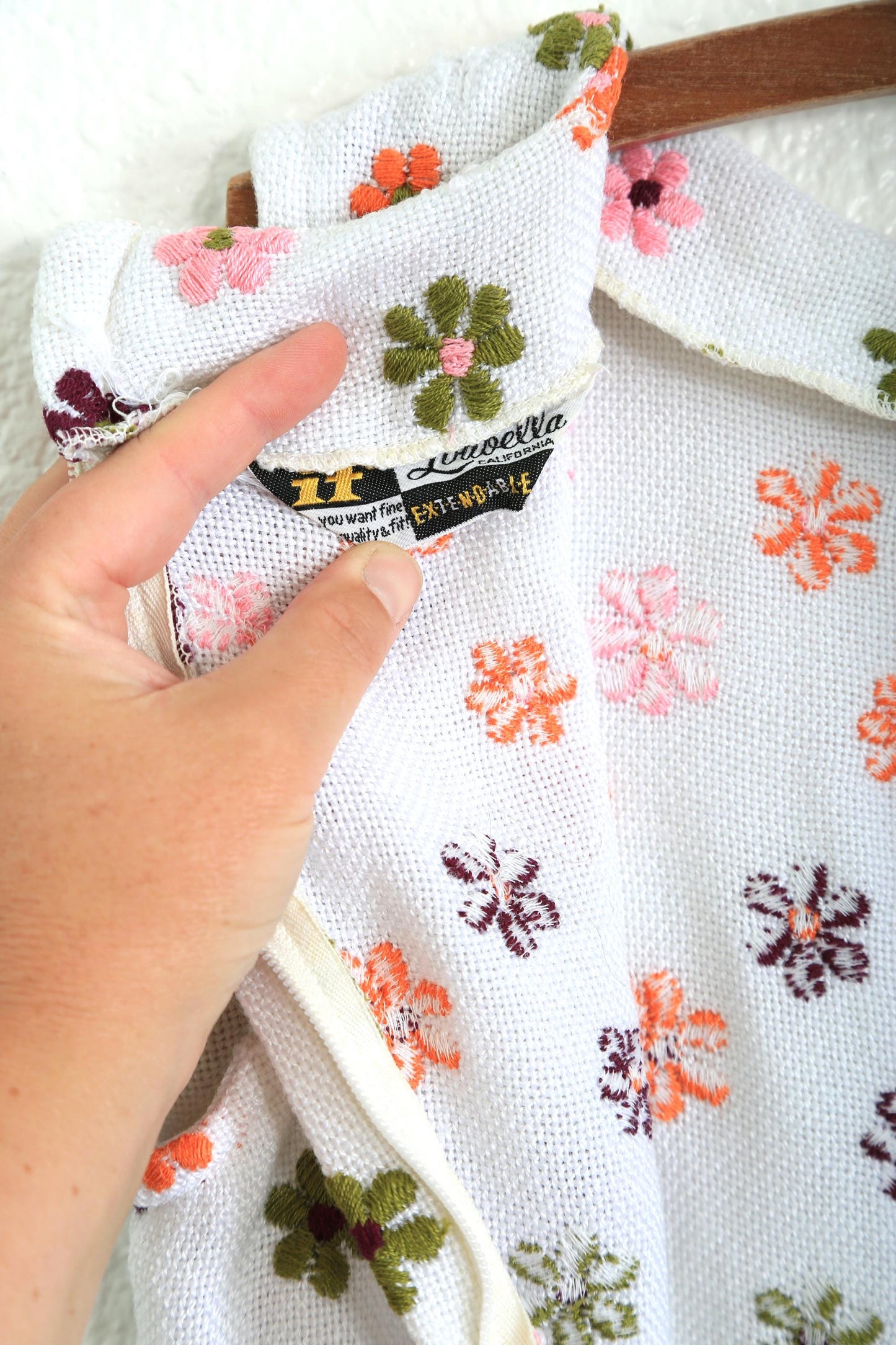 Vintage 1960s embroidered floral Daisy woven tank top