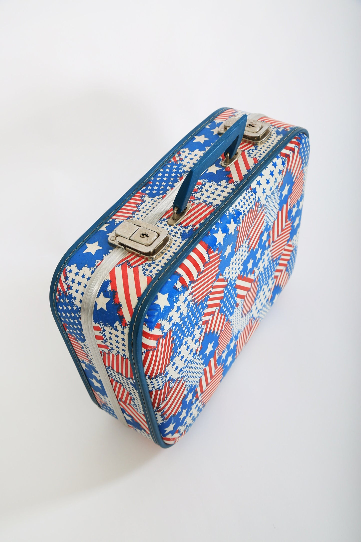 Vintage 1960s American flag suitcase | Americana carry on