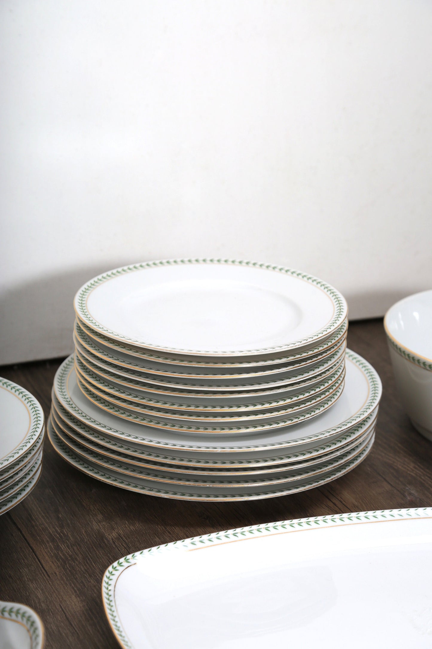 Vintage Eschenbach Bavaria Germany green garland Christmas dinner plates set | 23 piece set