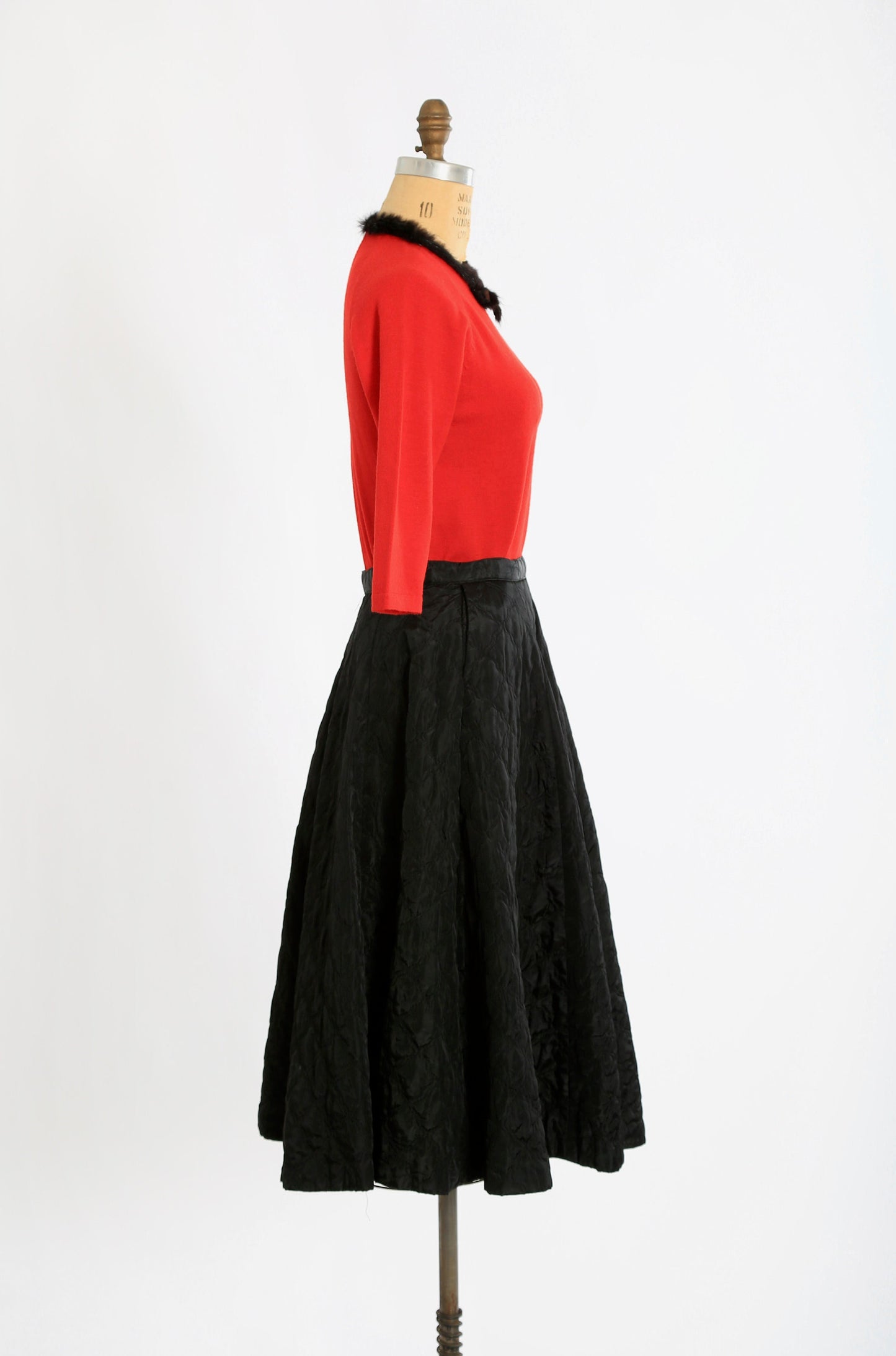 Vintage 1950s Italian Contezioni red wool mink fur collar sweater