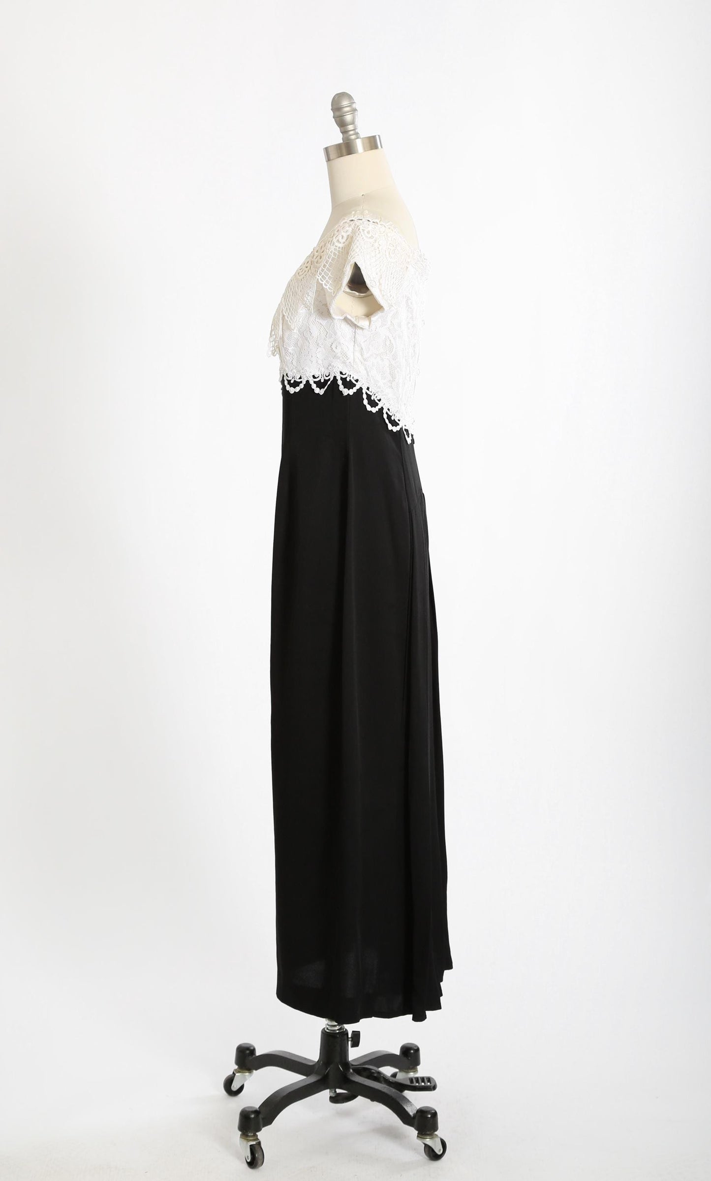 Jessica McClintock Bridal black + white floral embroidered lace Dress