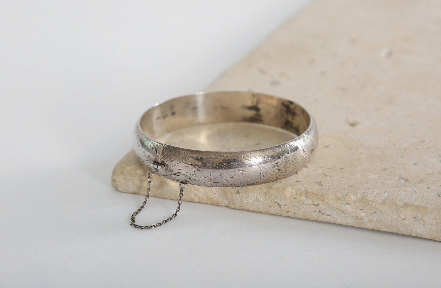 Vintage Sterling Silver Engraved hinged Bangle Bracelet 20.4g
