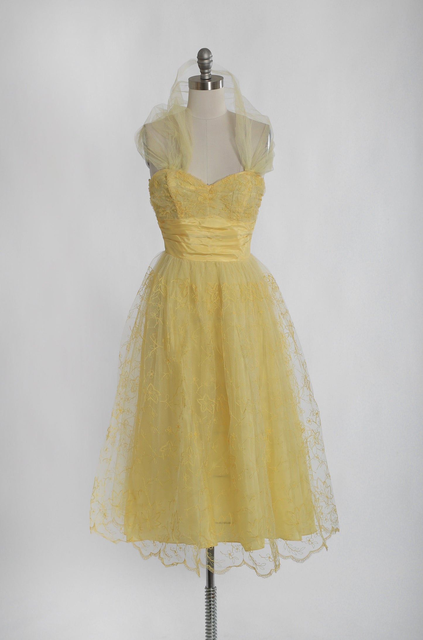 Vintage 1950s yellow floral embroidered tulle wedding dress