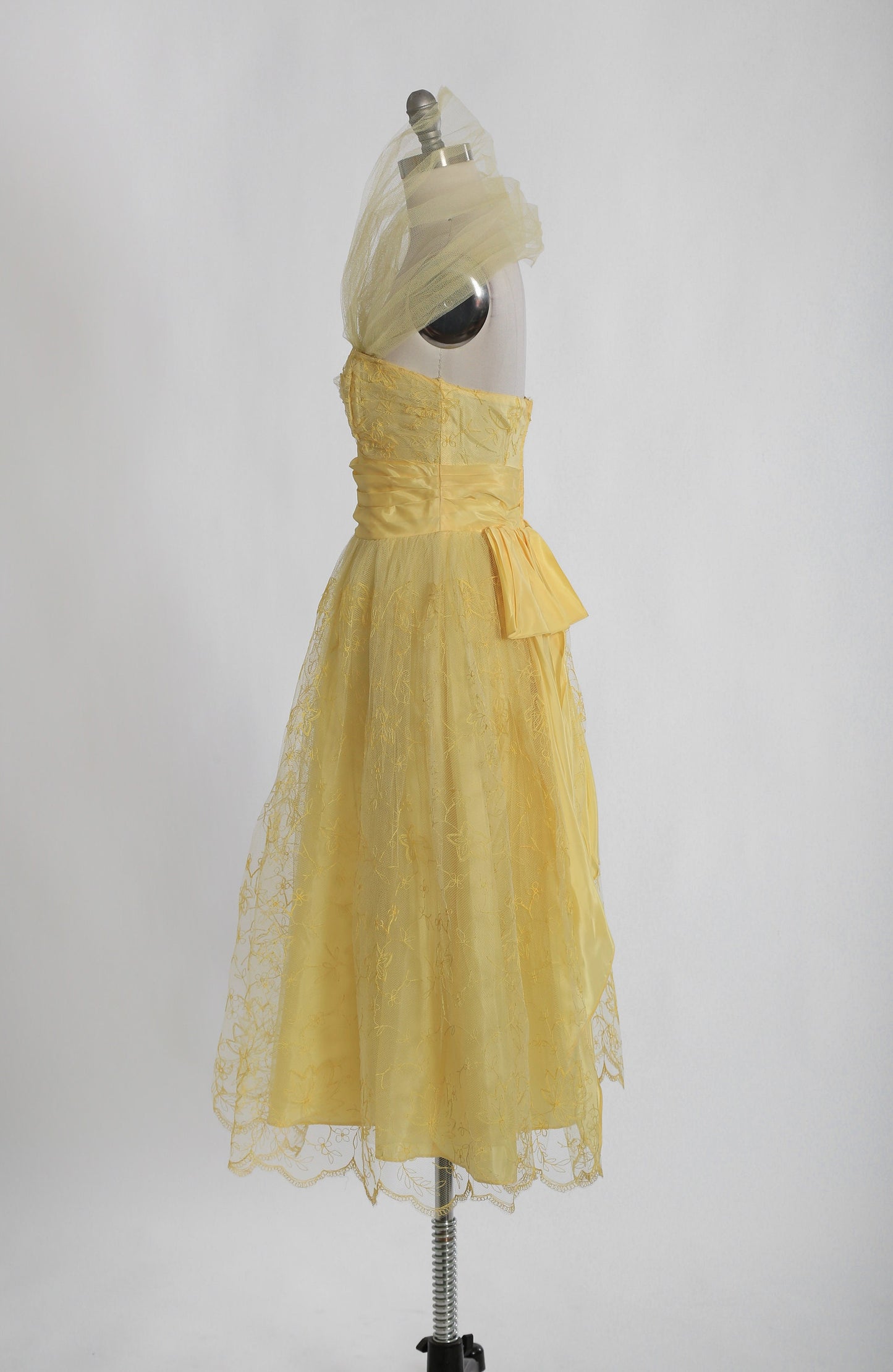 Vintage 1950s yellow floral embroidered tulle wedding dress