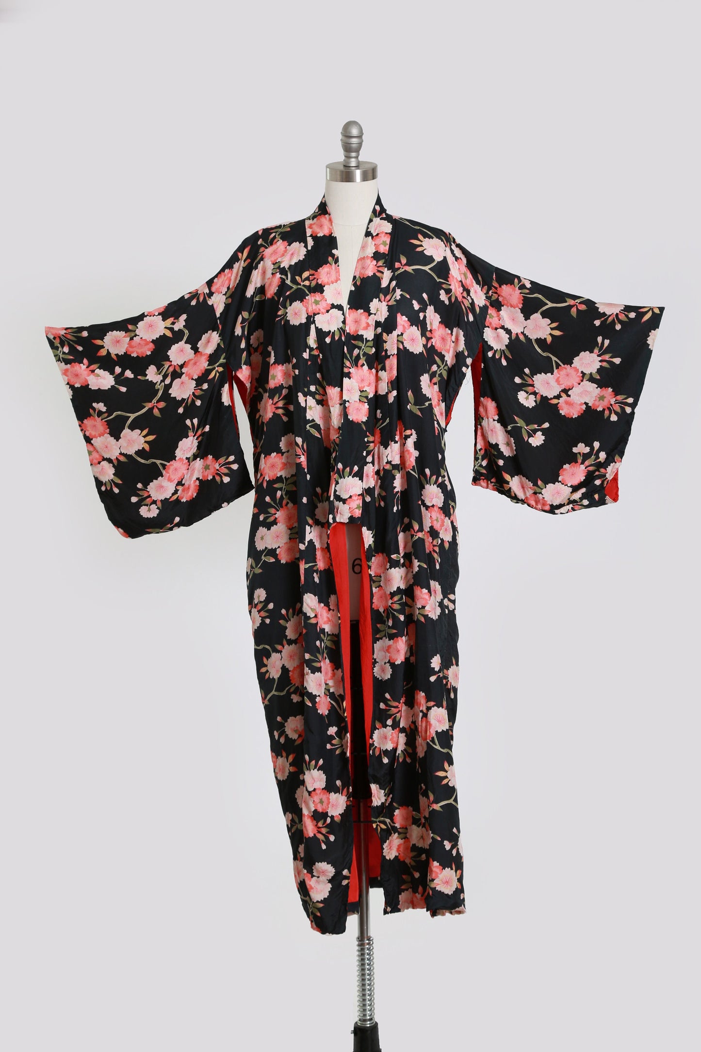 Antique vintage 40s floral silk kimono | 1920s cheery blossom Japanese kimono | kimono wrapper
