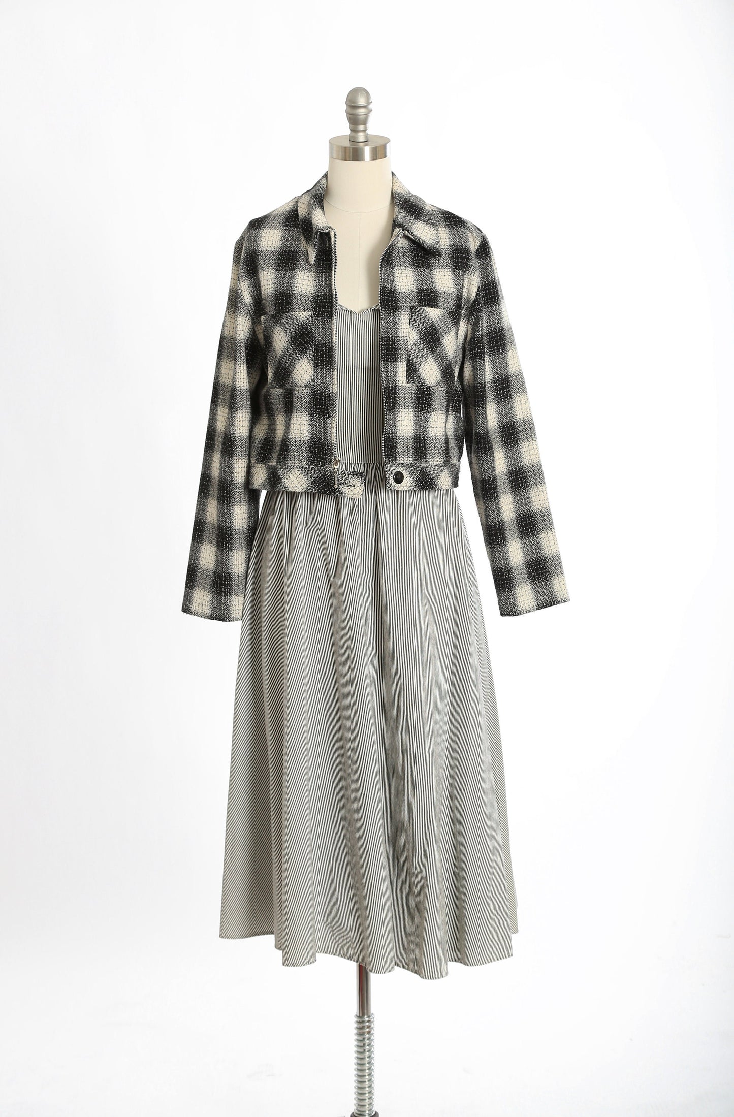 Vintage 90s NYCC black + white cropped woven plaid jacket