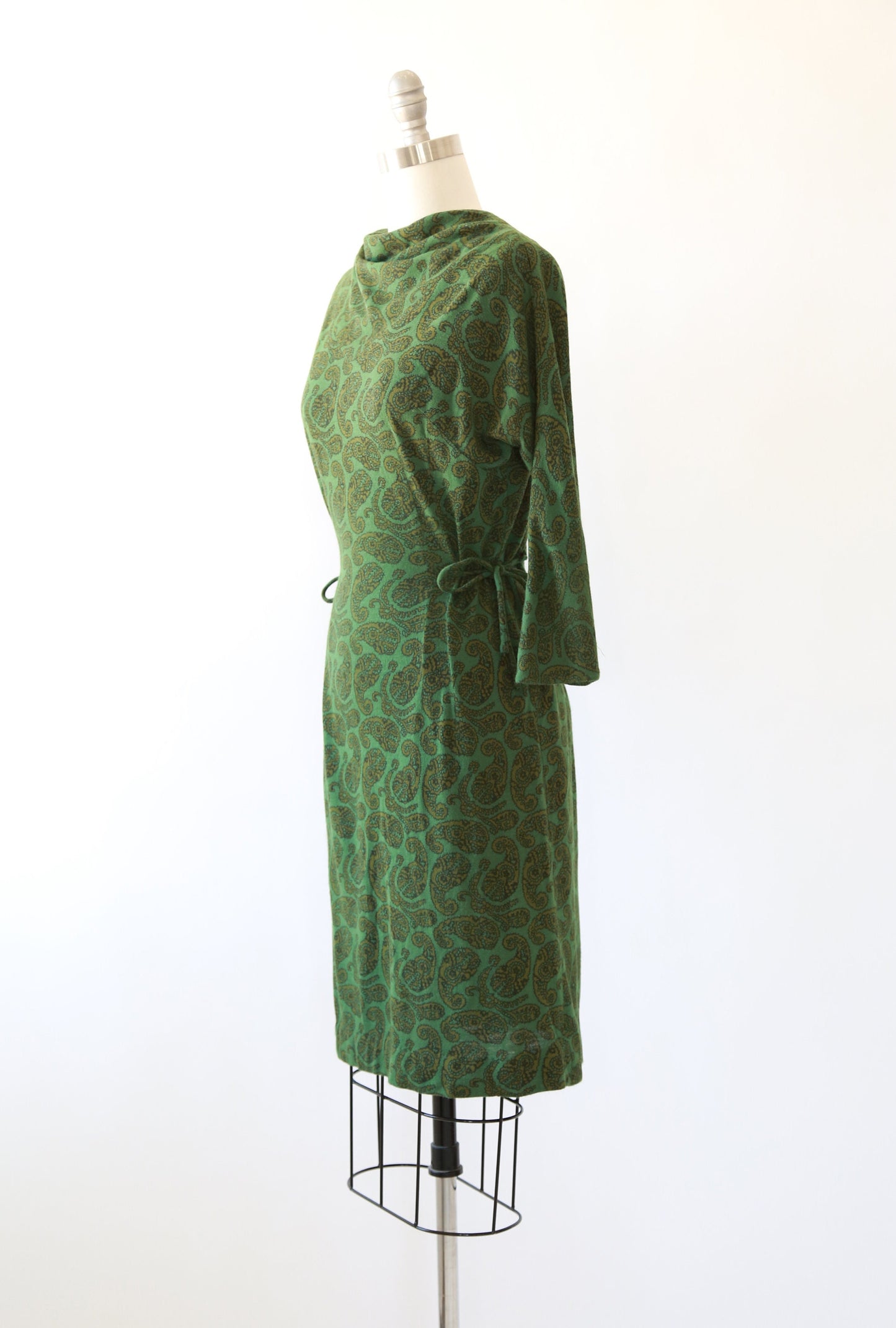 60s Green paisley dress | Vintage 1960s McKettrick green paisley wiggle dress