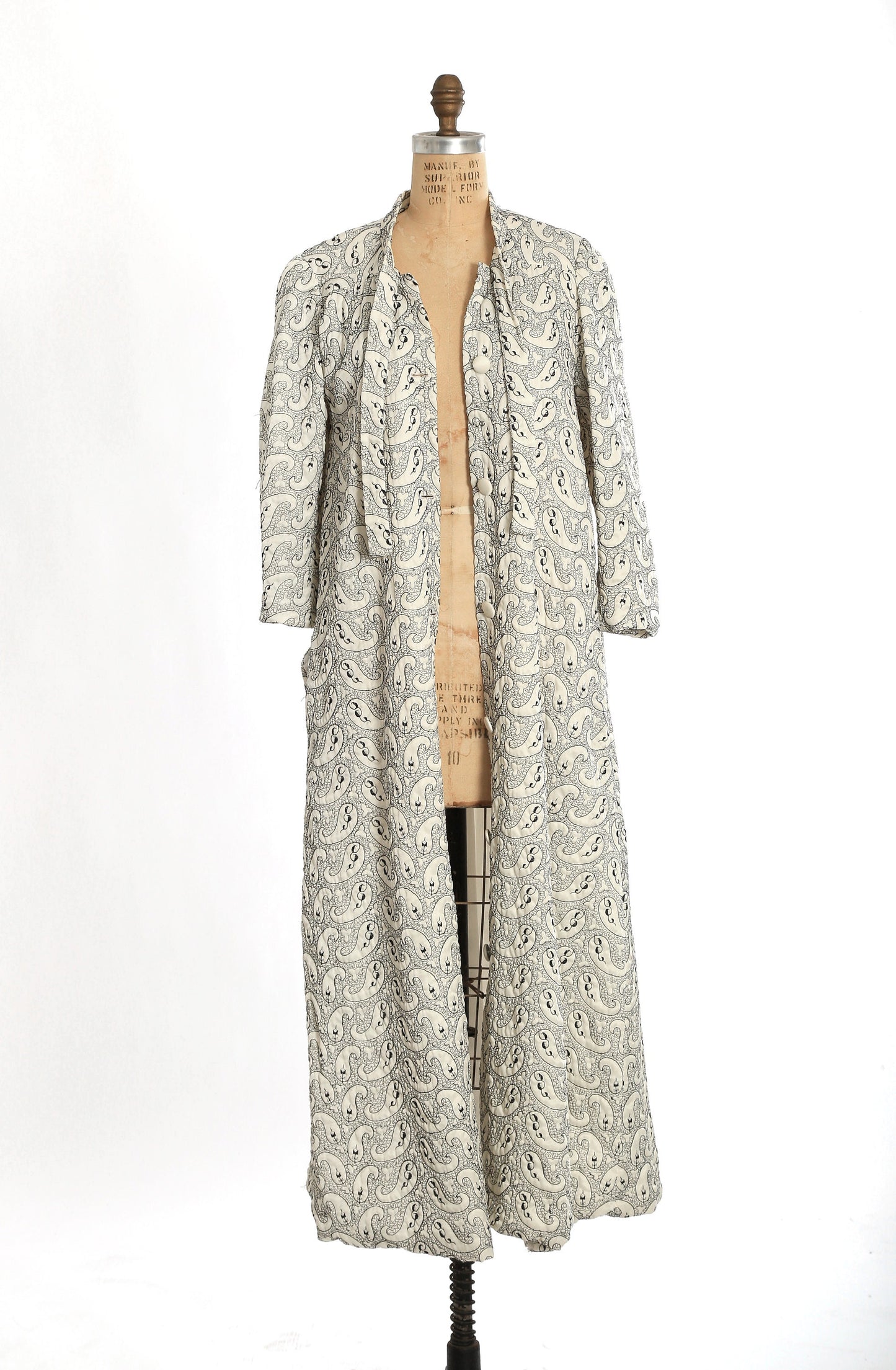 60s house coat robe | Vintage 1960s Matej for Odette Barsa embroidered paisley house coat