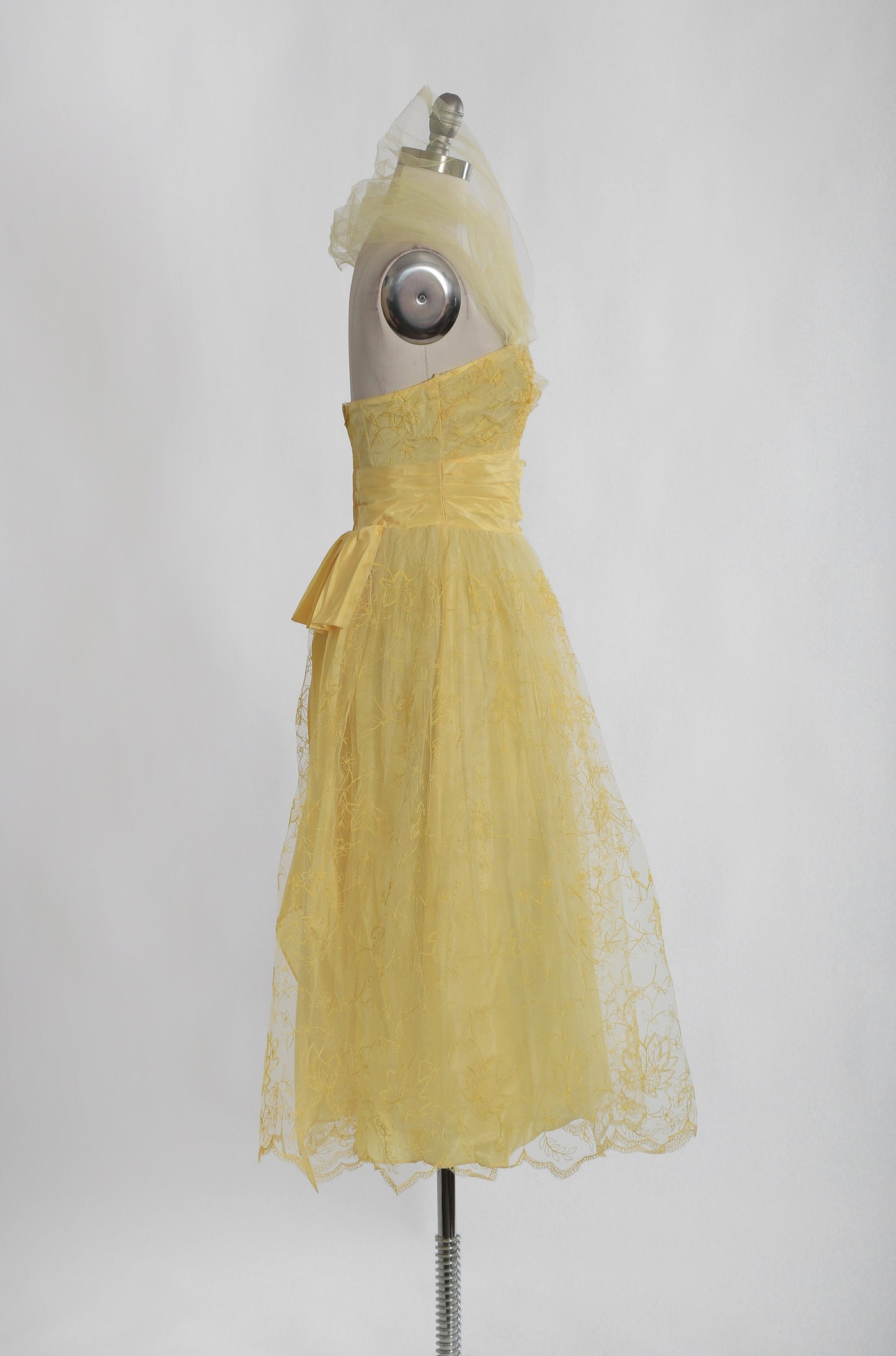 Vintage 1950s yellow floral embroidered tulle wedding dress