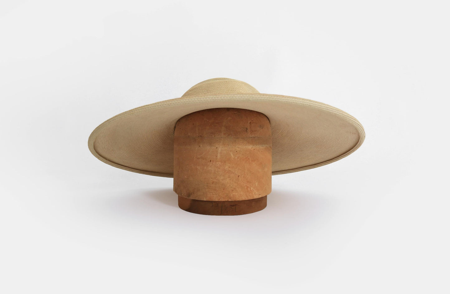 Vintage 1940s straw wide brim hat