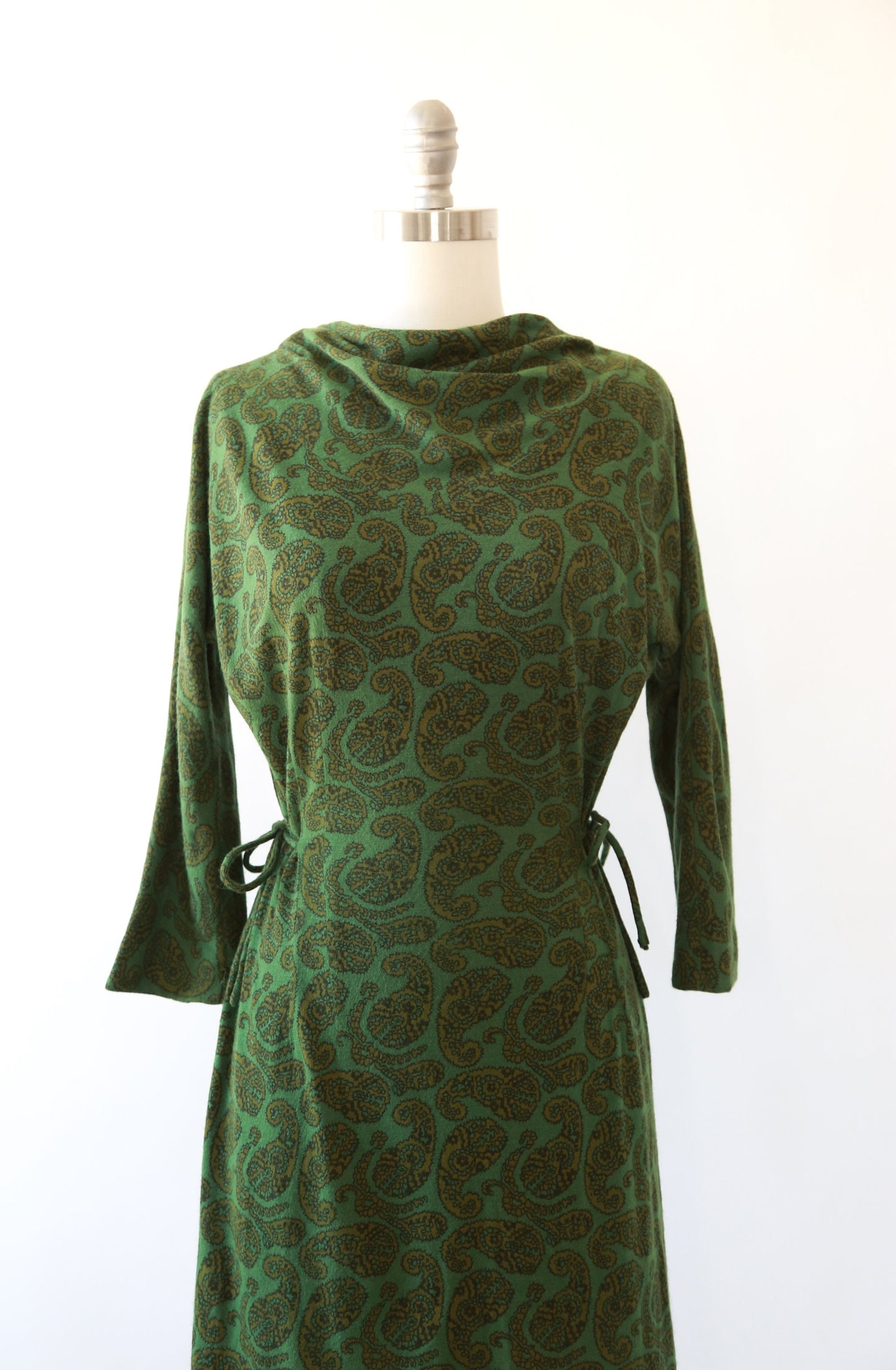 60s Green paisley dress | Vintage 1960s McKettrick green paisley wiggle dress