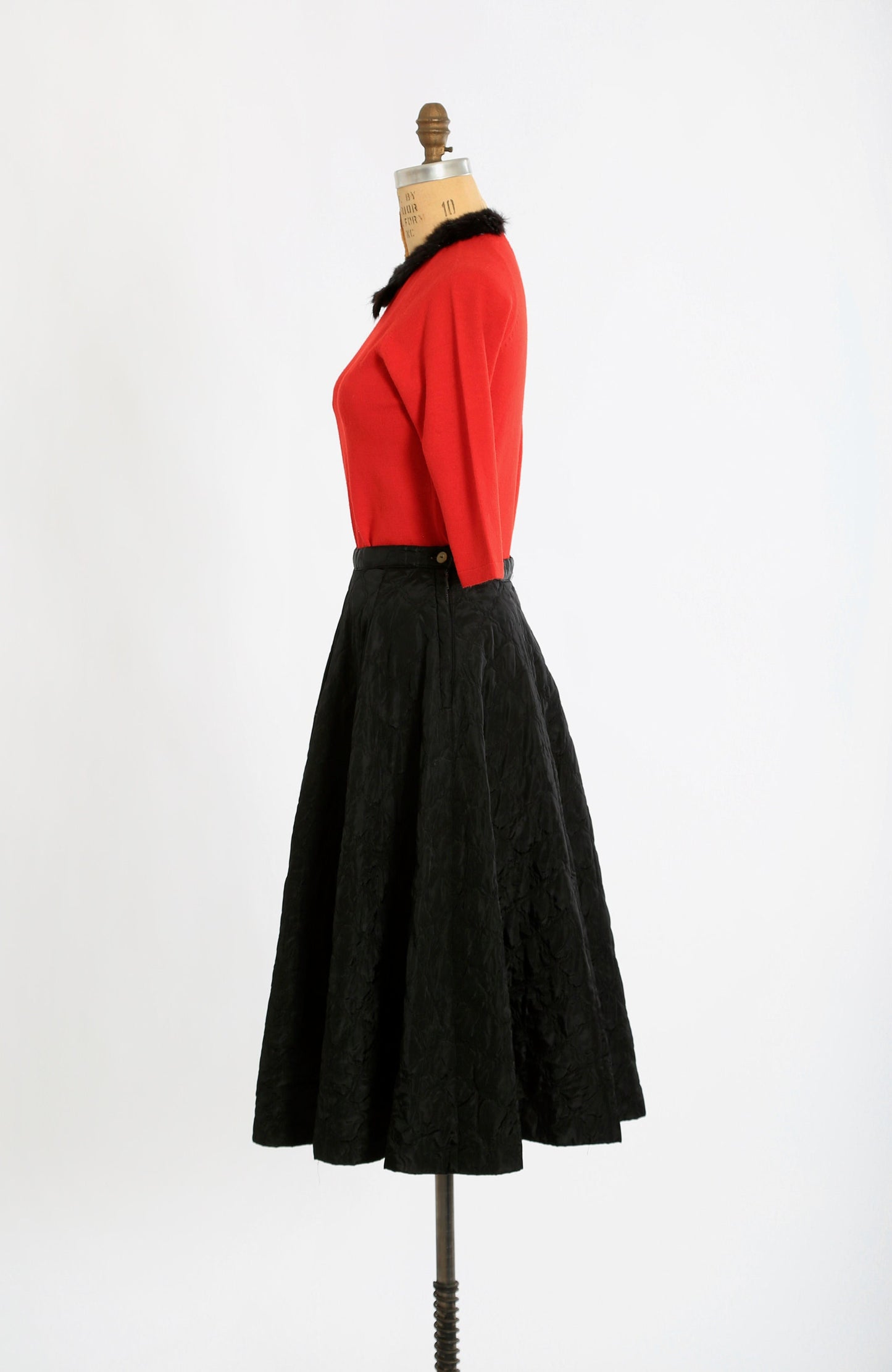 Vintage 1950s Italian Contezioni red wool mink fur collar sweater