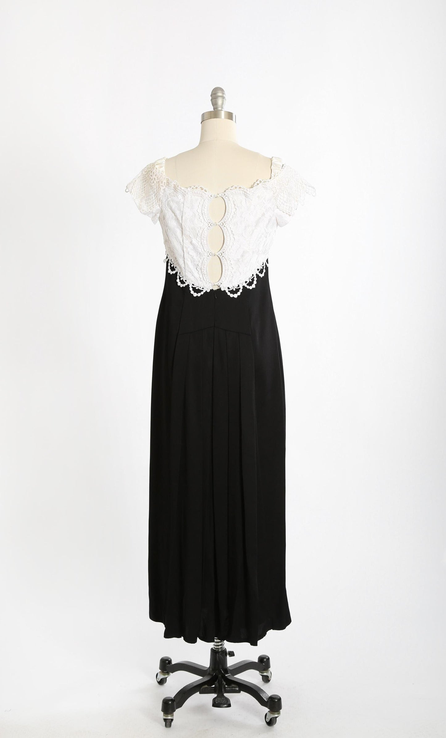 Jessica McClintock Bridal black + white floral embroidered lace Dress