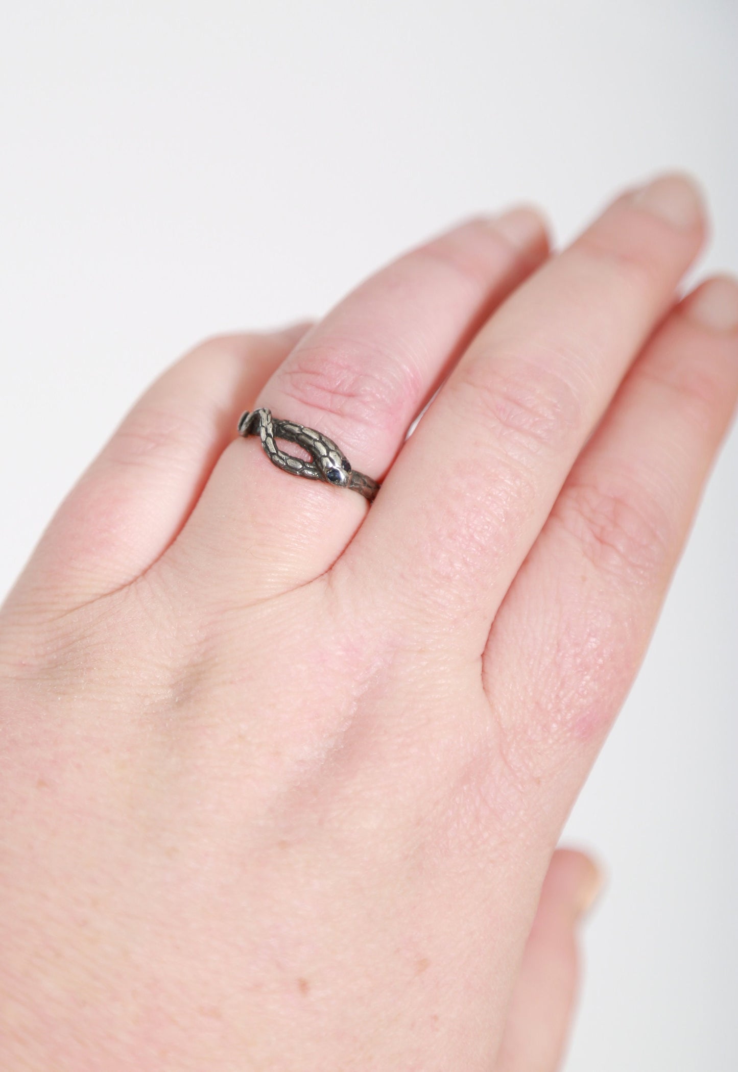 Vintage Sterling Silver sapphire snake ring sz. 7 1/2