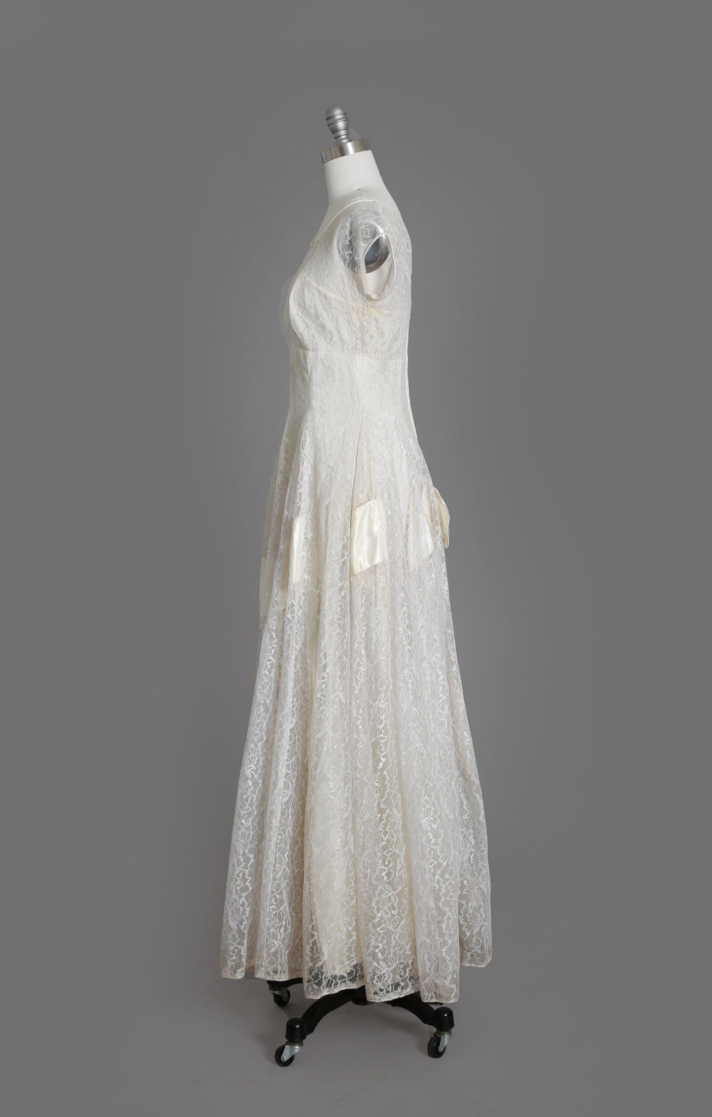 Emma Domb wedding dress | Vintage 50s floral lace bow wedding dress | 1950s wedding gown