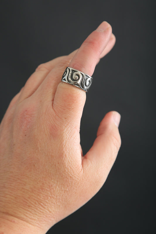 Sterling Silver Wave band Ring sz.7 | 8g