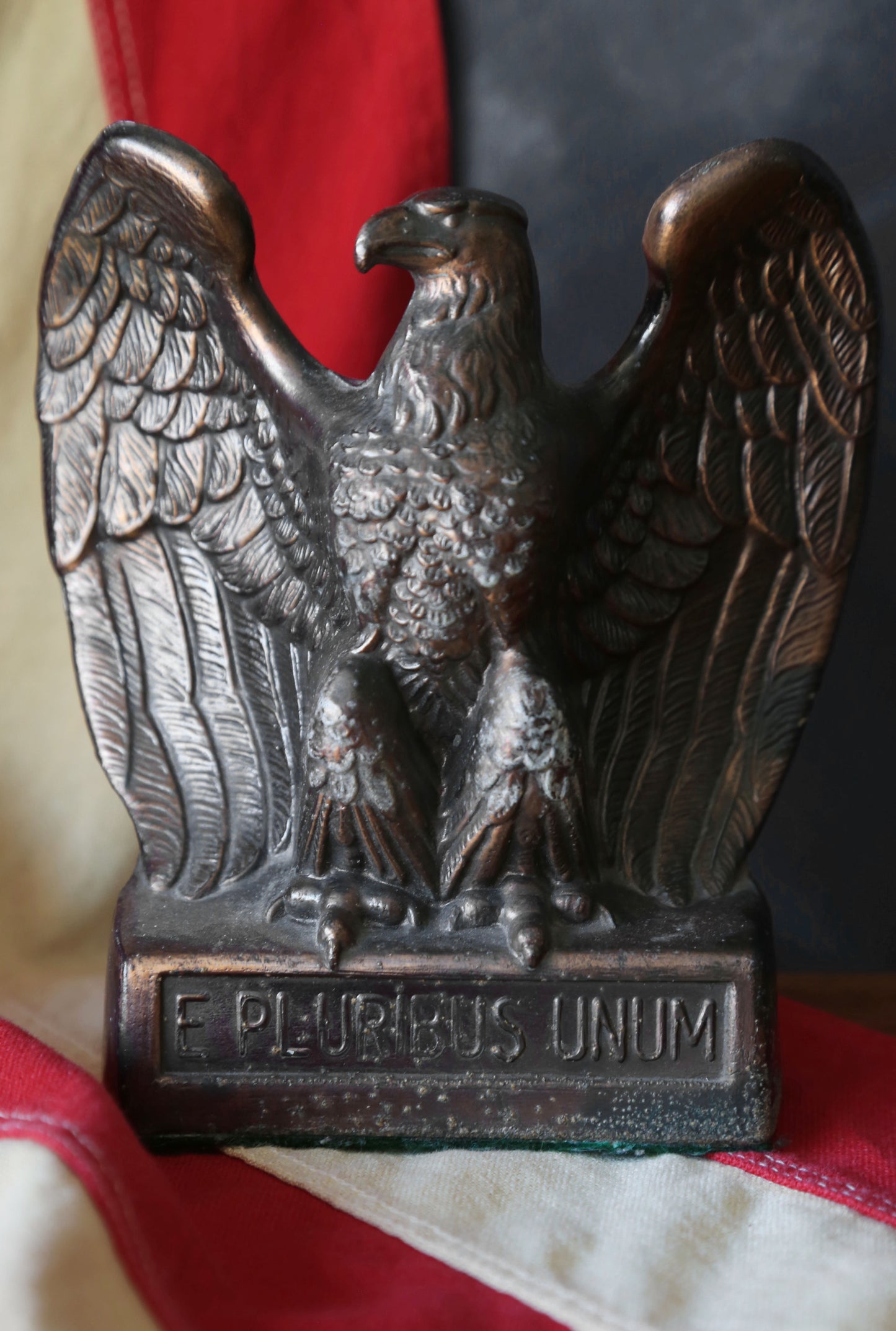 Vintage cast metal American Eagle bookend | E Pluribus Unum