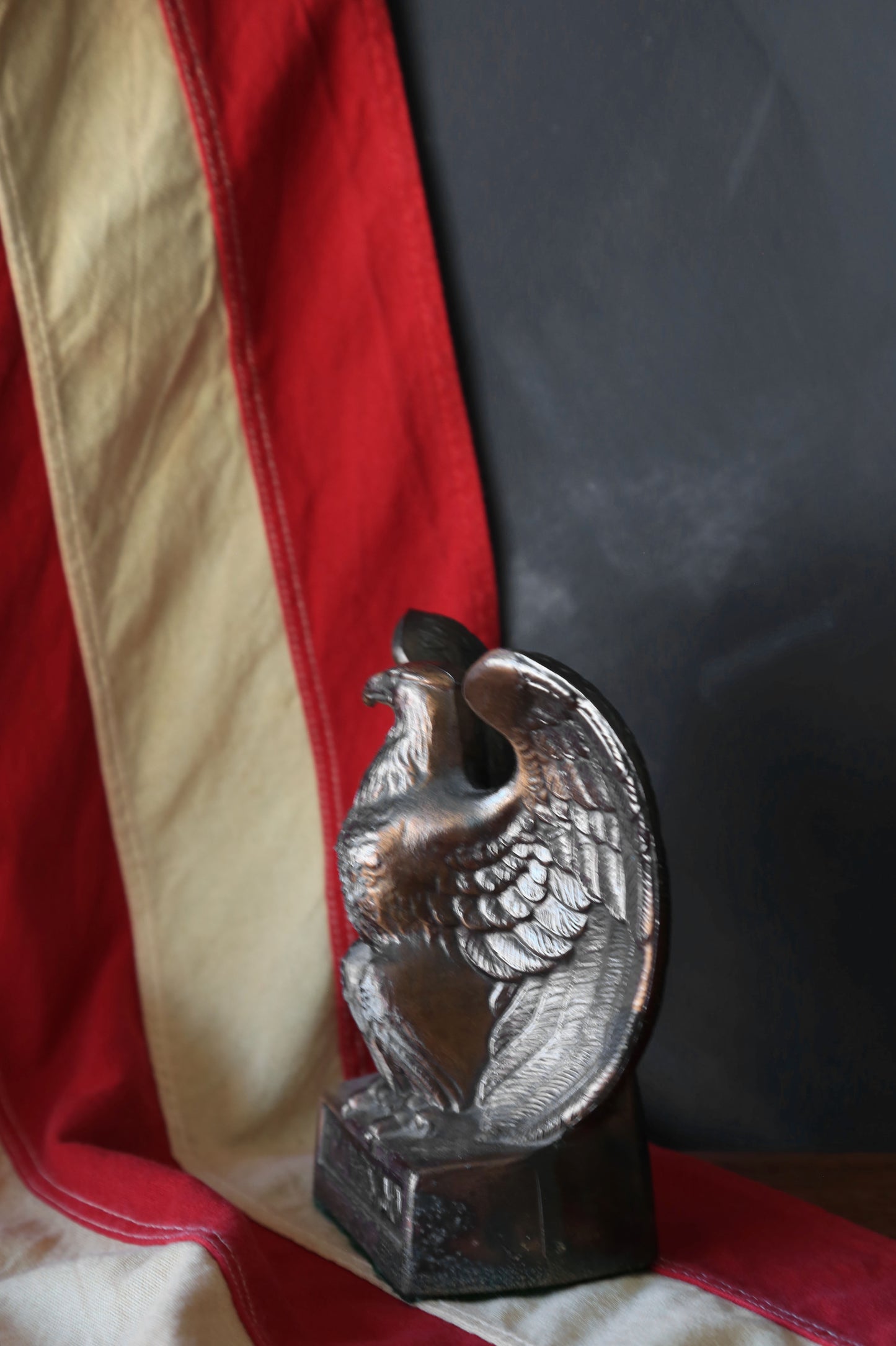Vintage cast metal American Eagle bookend | E Pluribus Unum