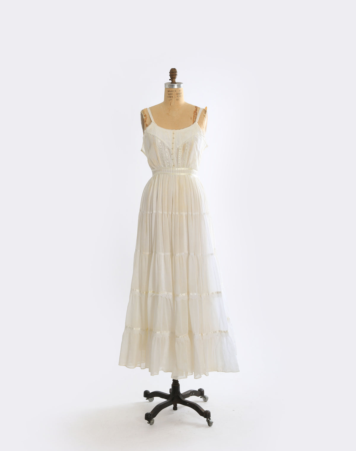 Vintage 70s Gunne Sax Ivory lace maxi dress