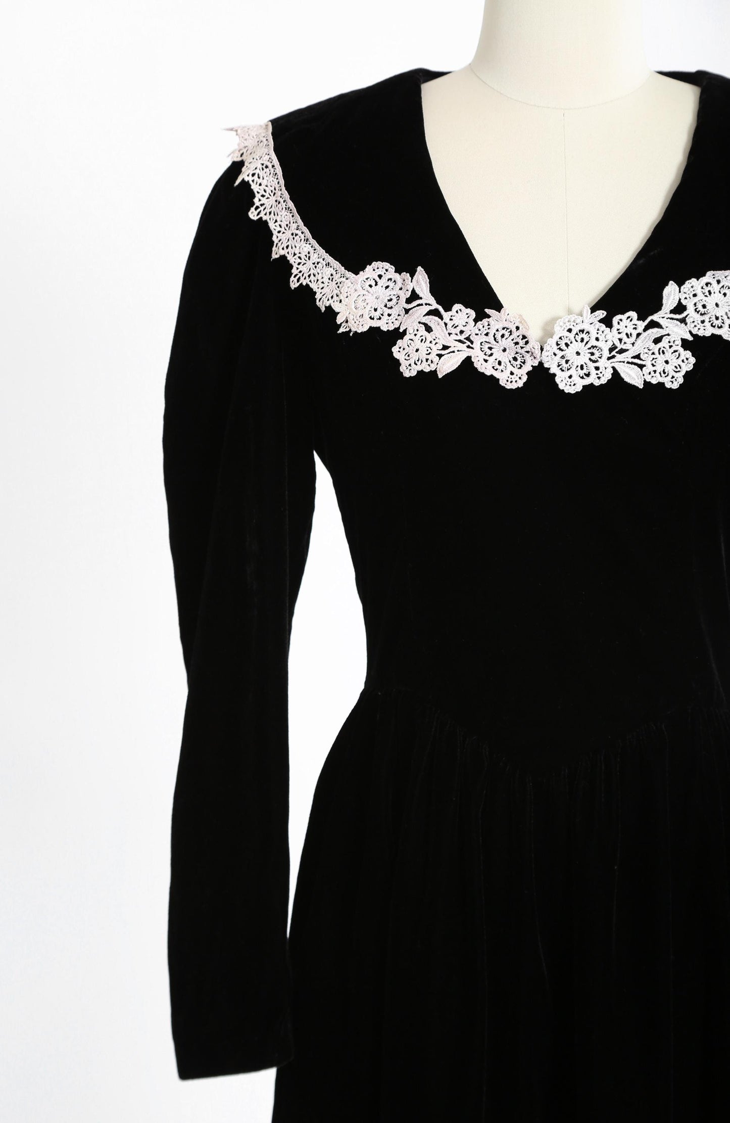 Vintage 90s black velvet long sleeve crochet dress