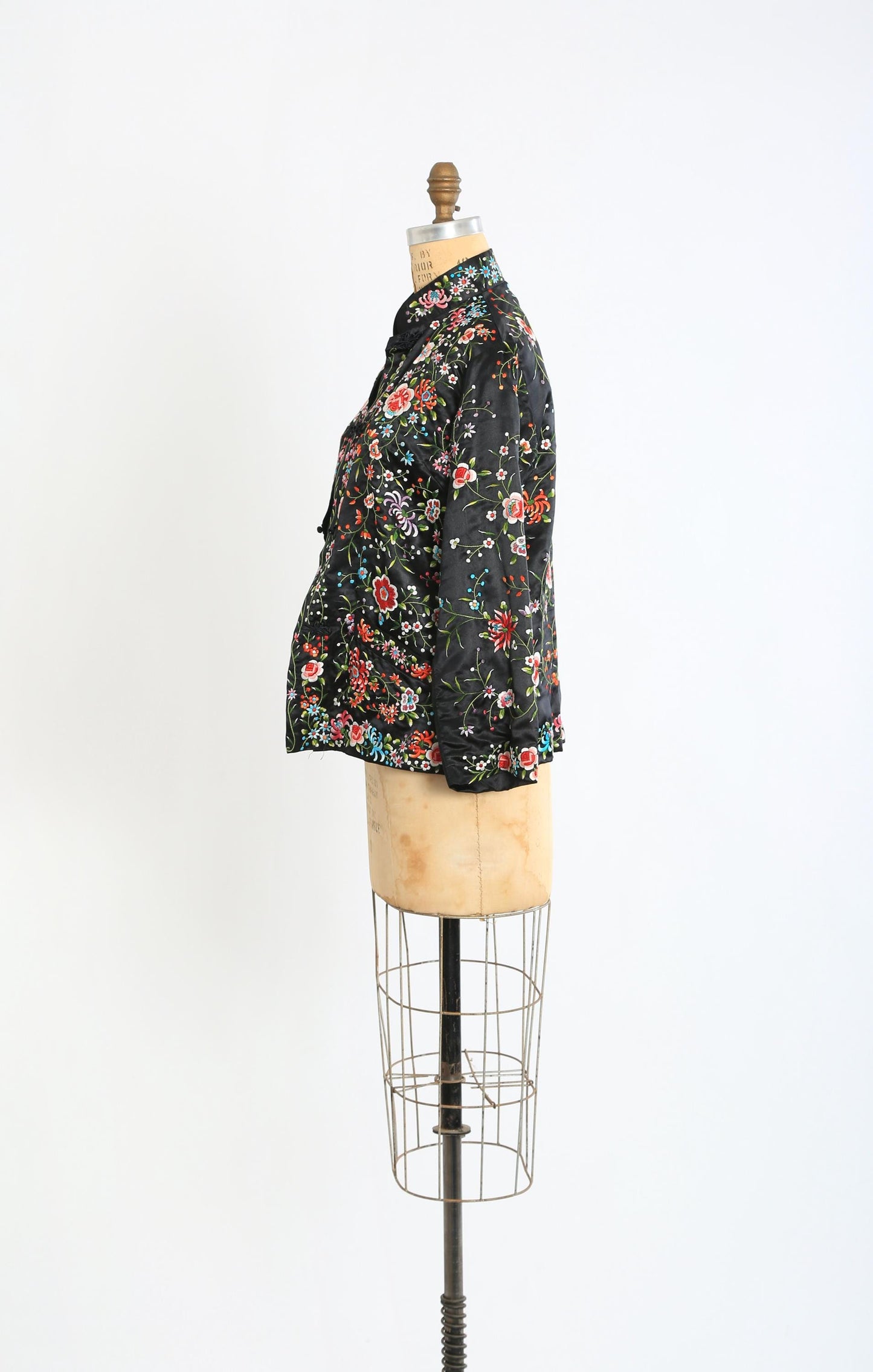 Vintage 60s hand embroidered Chinese silk jacket