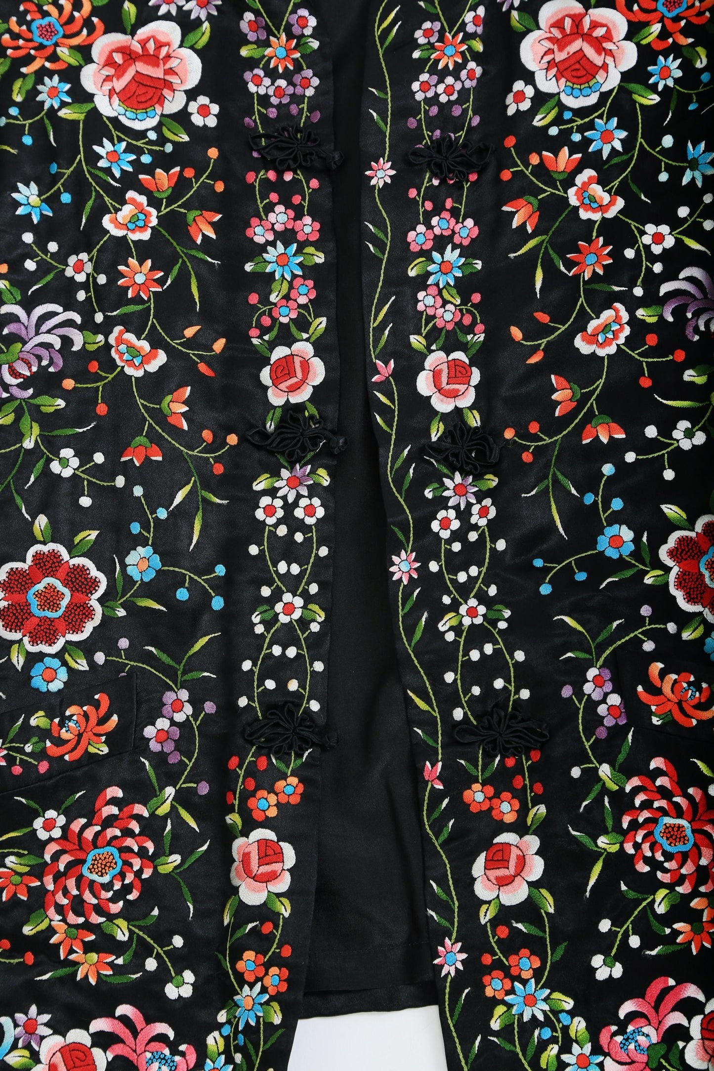 Vintage 60s hand embroidered Chinese silk jacket