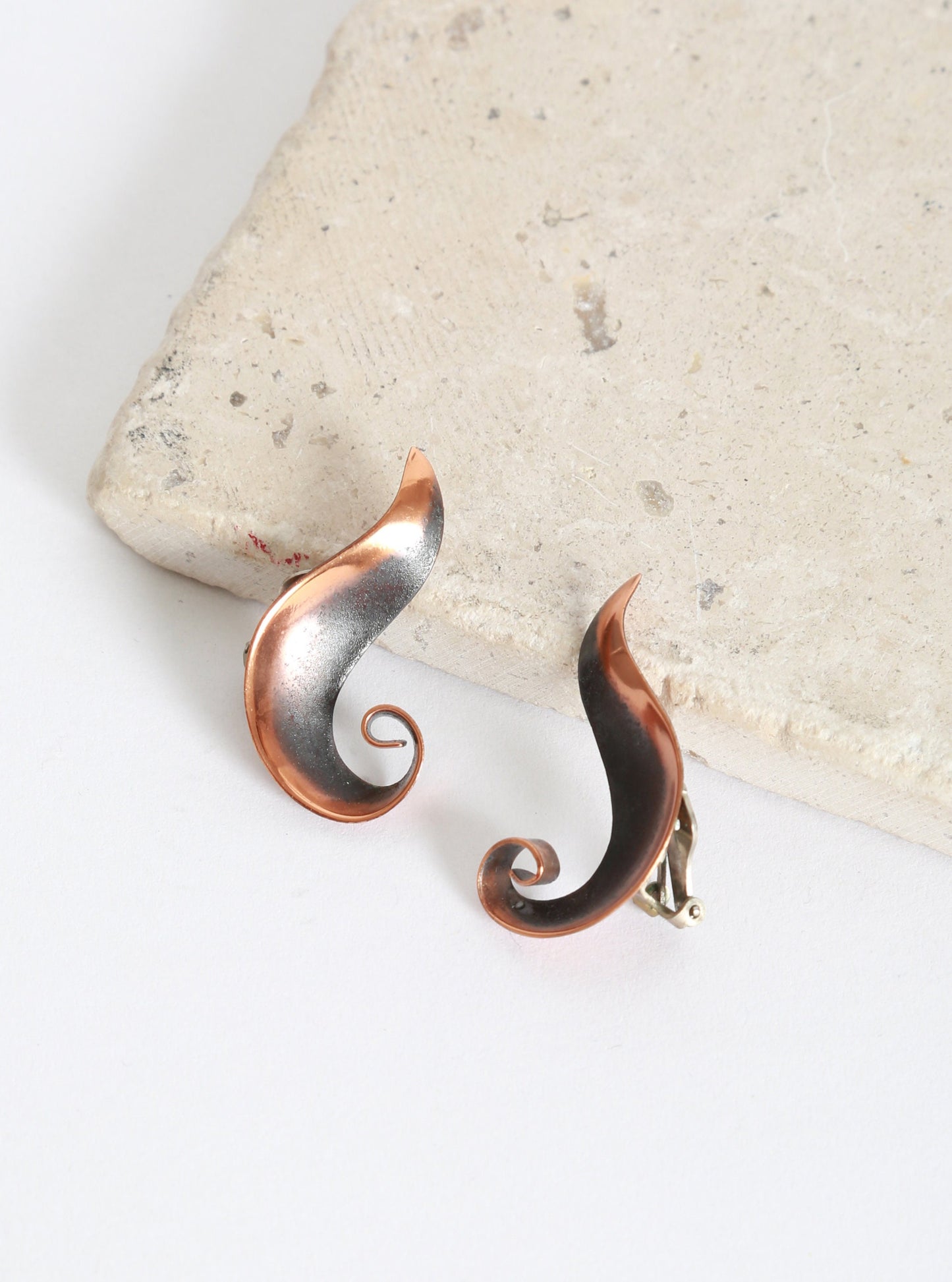 Vintage 50s spiral copper clip on earrings | Modernist earrings