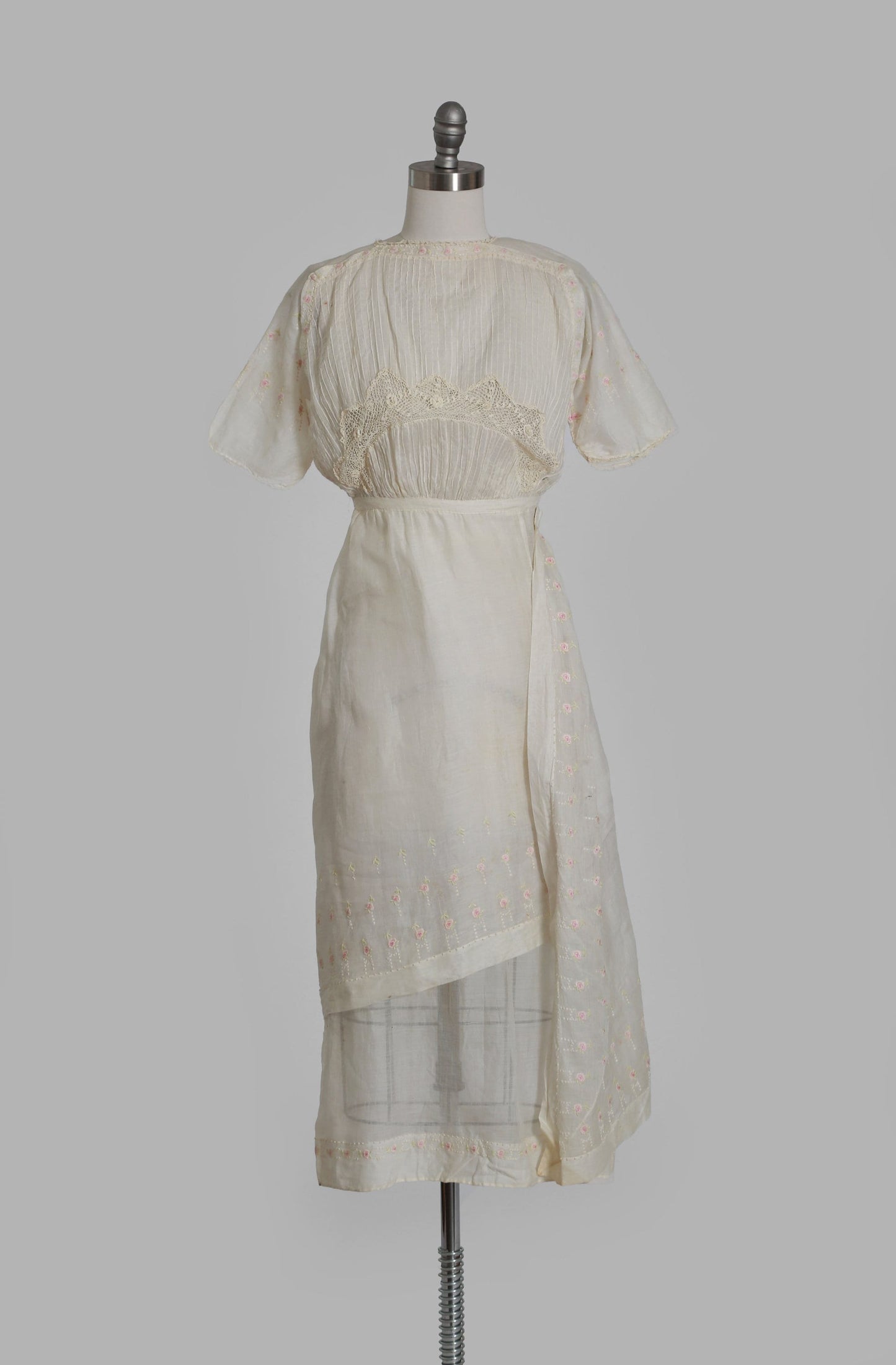 Antique Vintage Edwardian crochet hand embroidered floral cotton lawn dress