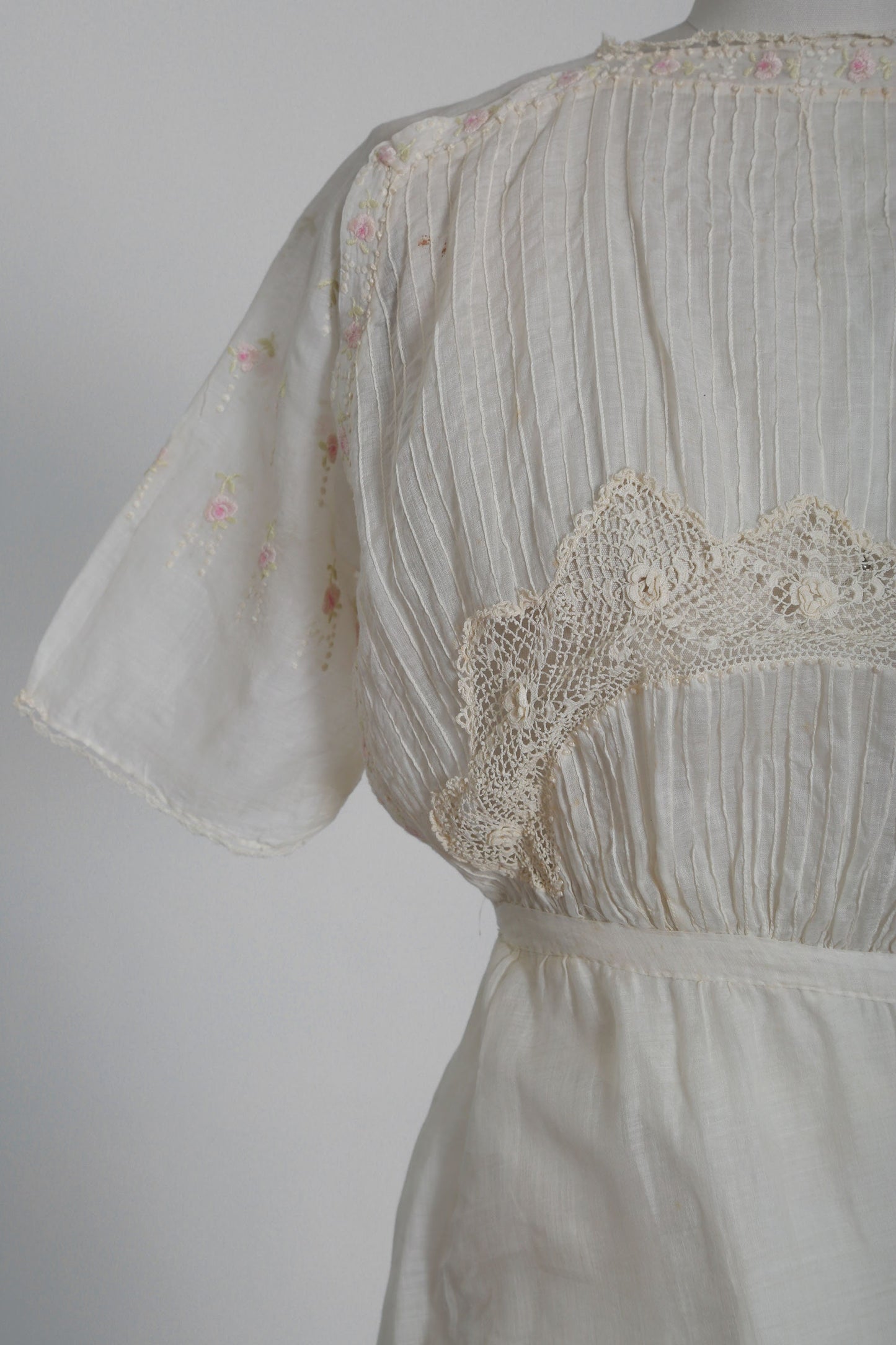 Antique Vintage Edwardian crochet hand embroidered floral cotton lawn dress