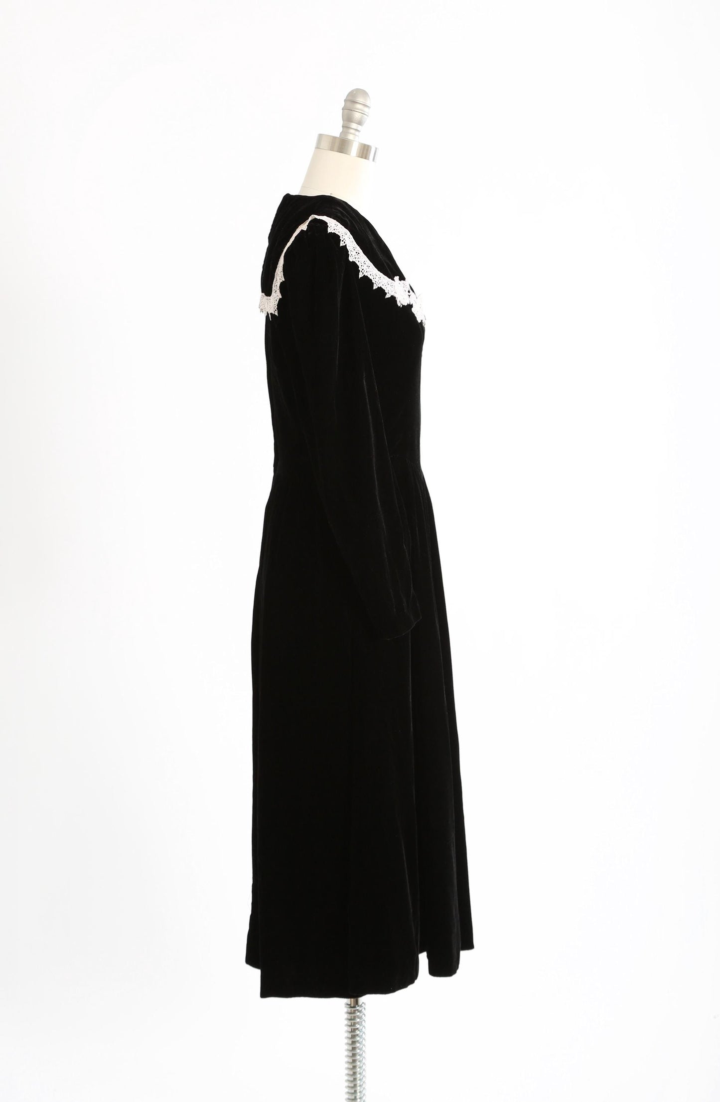 Vintage 90s black velvet long sleeve crochet dress