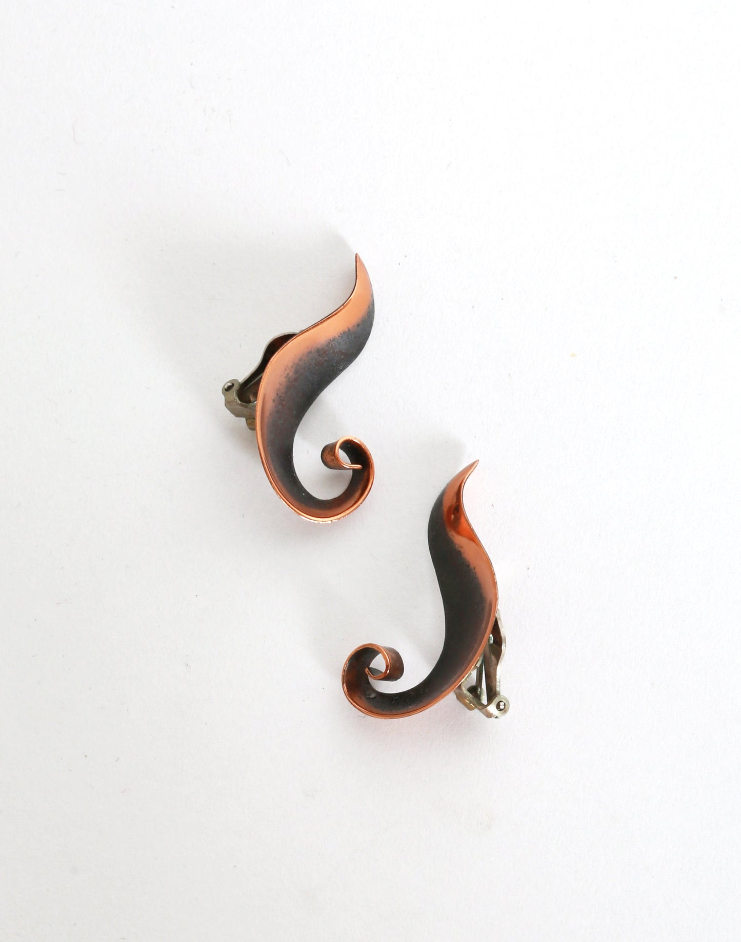 Vintage 50s spiral copper clip on earrings | Modernist earrings