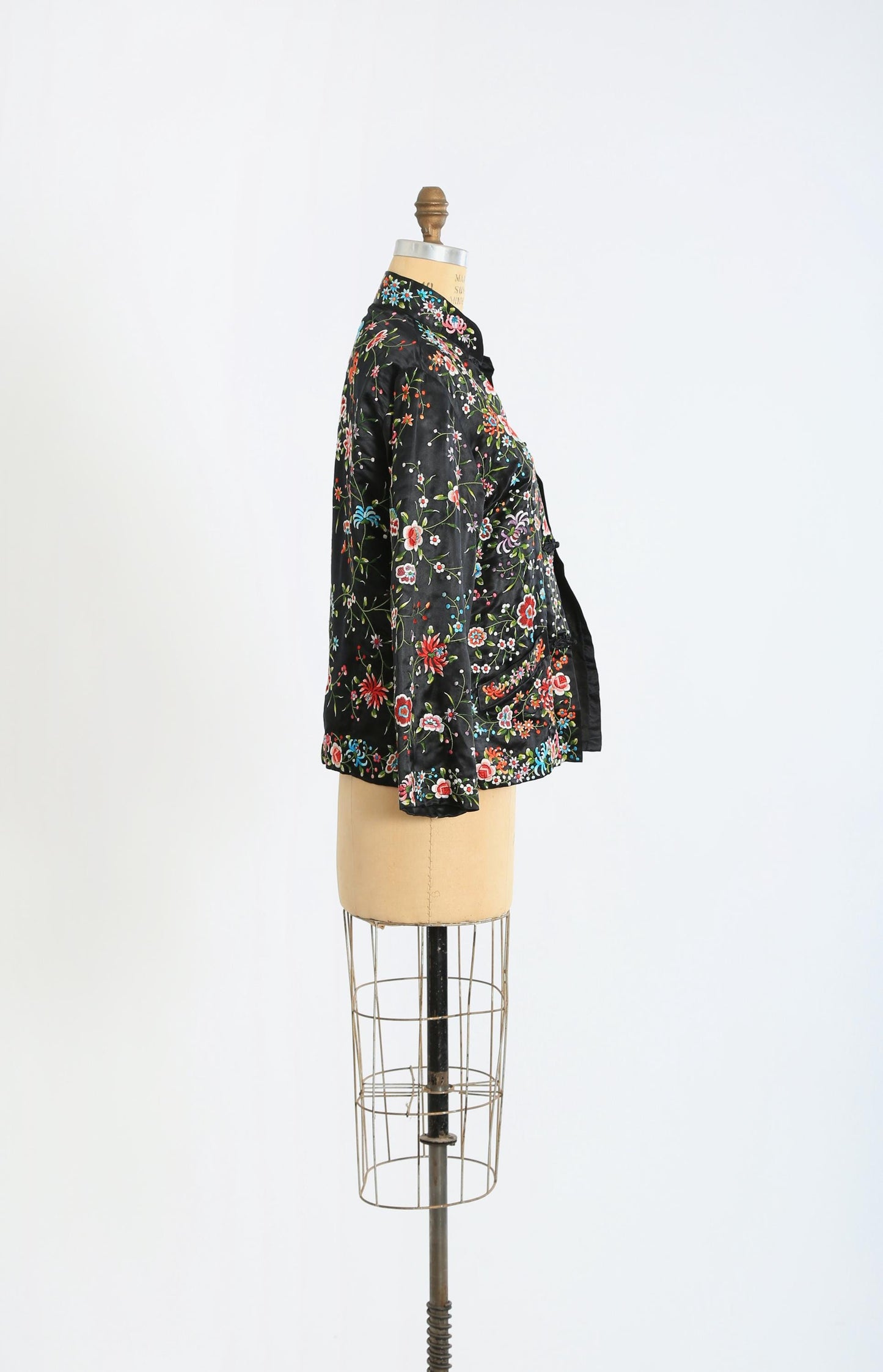 Vintage 60s hand embroidered Chinese silk jacket