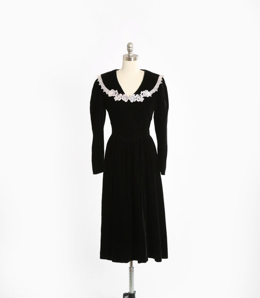 Vintage 90s black velvet long sleeve crochet dress