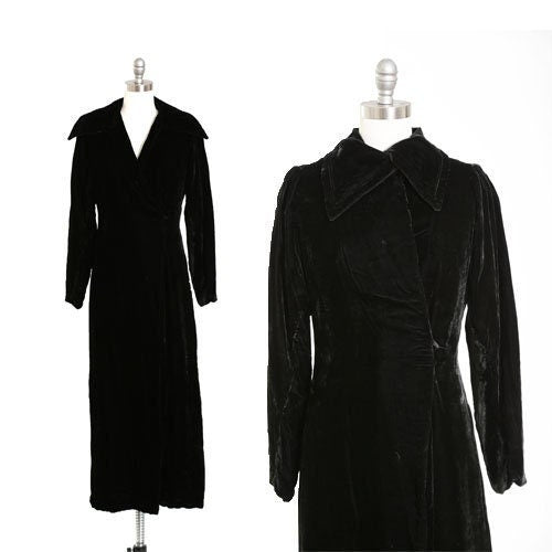 Vintage 40s black velvet pointed collar coat