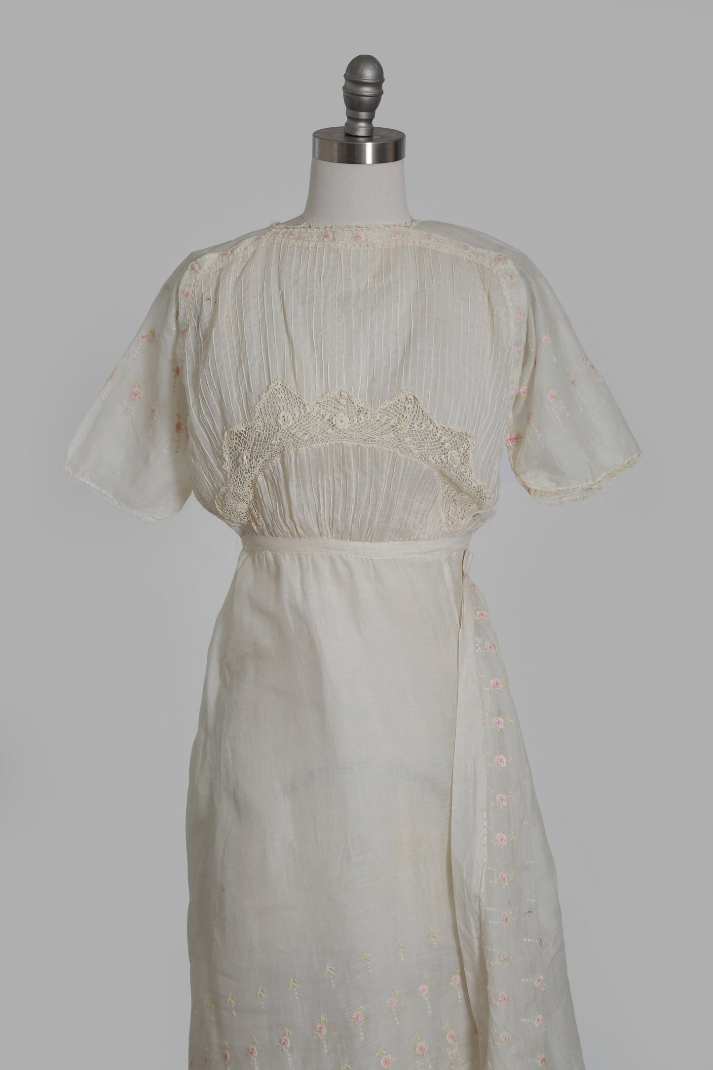 Antique Vintage Edwardian crochet hand embroidered floral cotton lawn dress