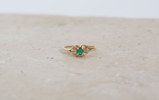 Vintage 14K Gold baguette diamond oval Emerald ring