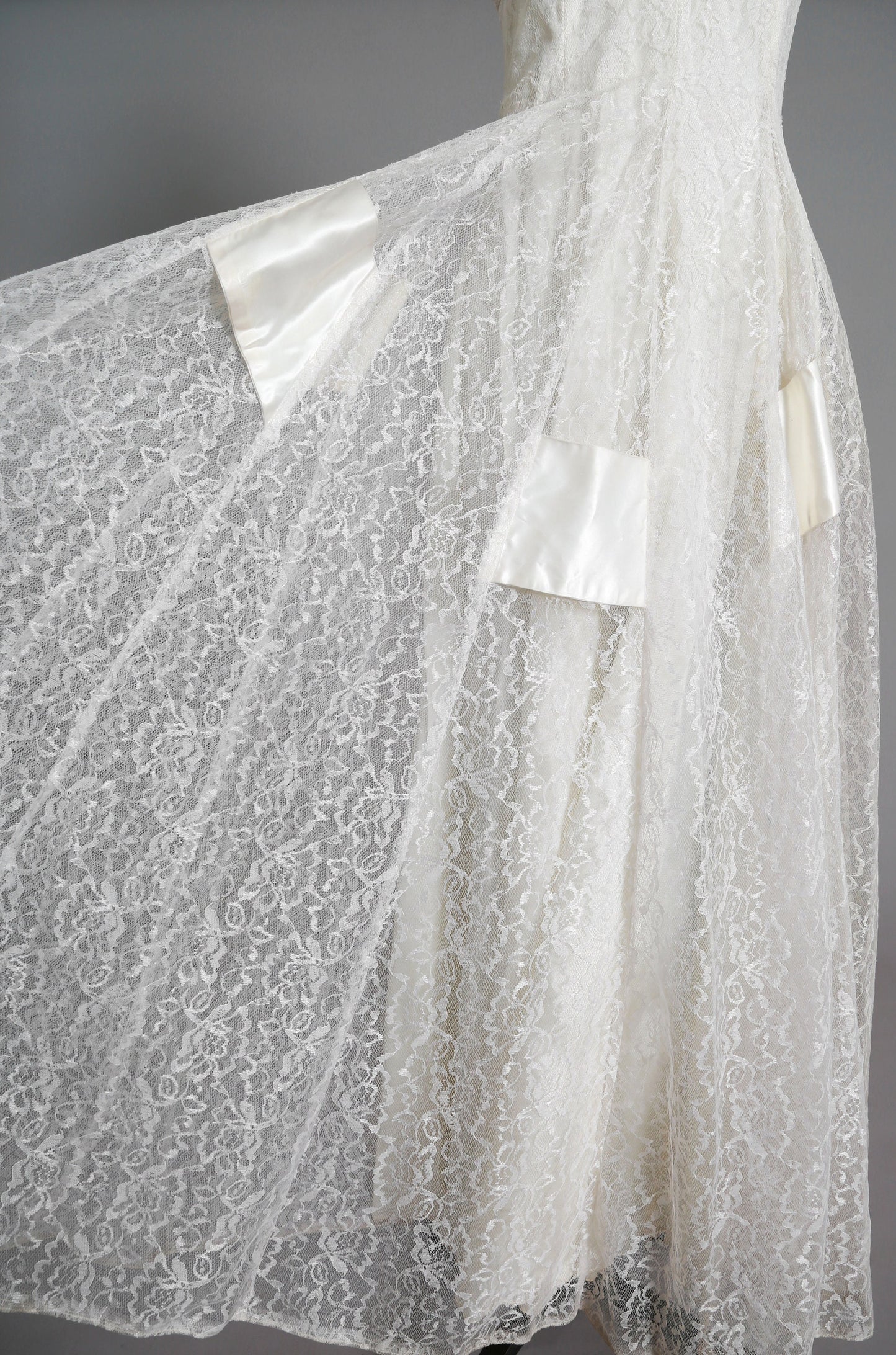 Emma Domb wedding dress | Vintage 50s floral lace bow wedding dress | 1950s wedding gown