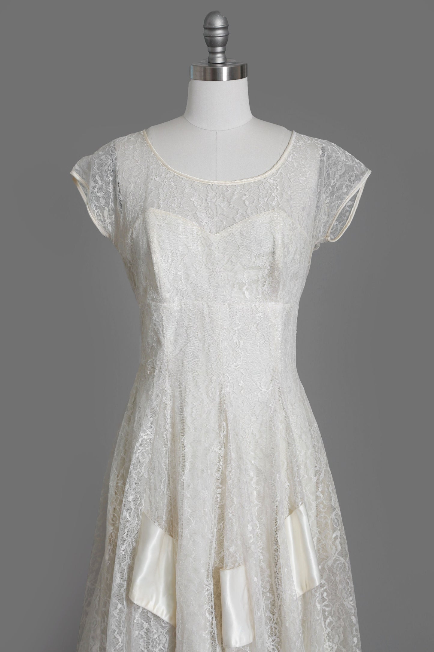 Emma Domb wedding dress | Vintage 50s floral lace bow wedding dress | 1950s wedding gown