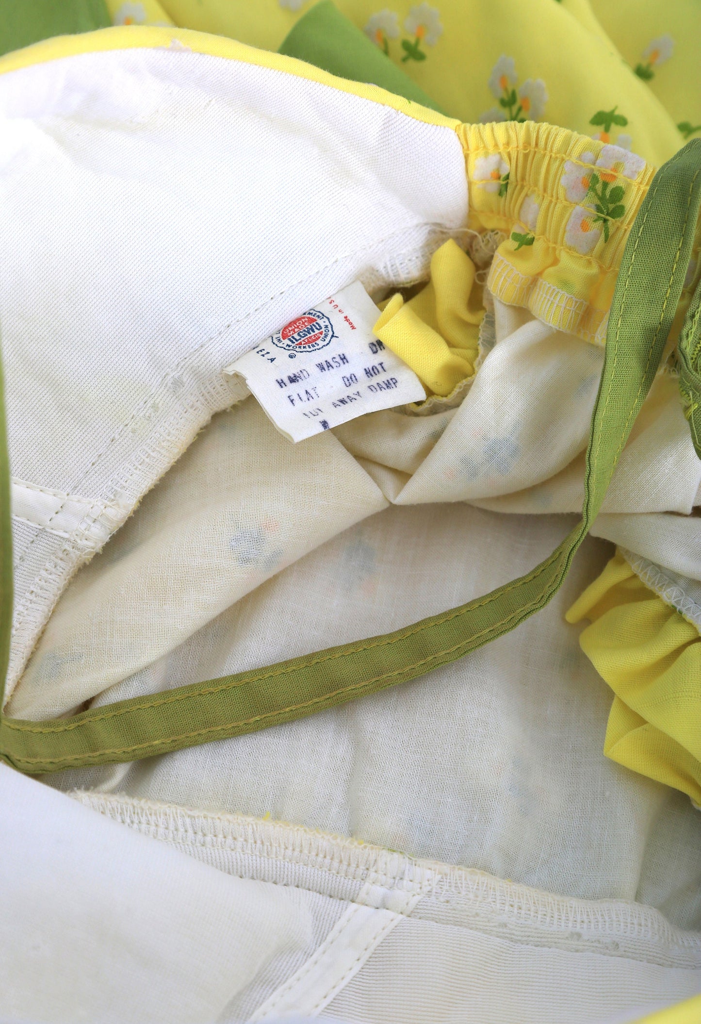 Vintage 60s 70s floral daisy ruffle open side tank top