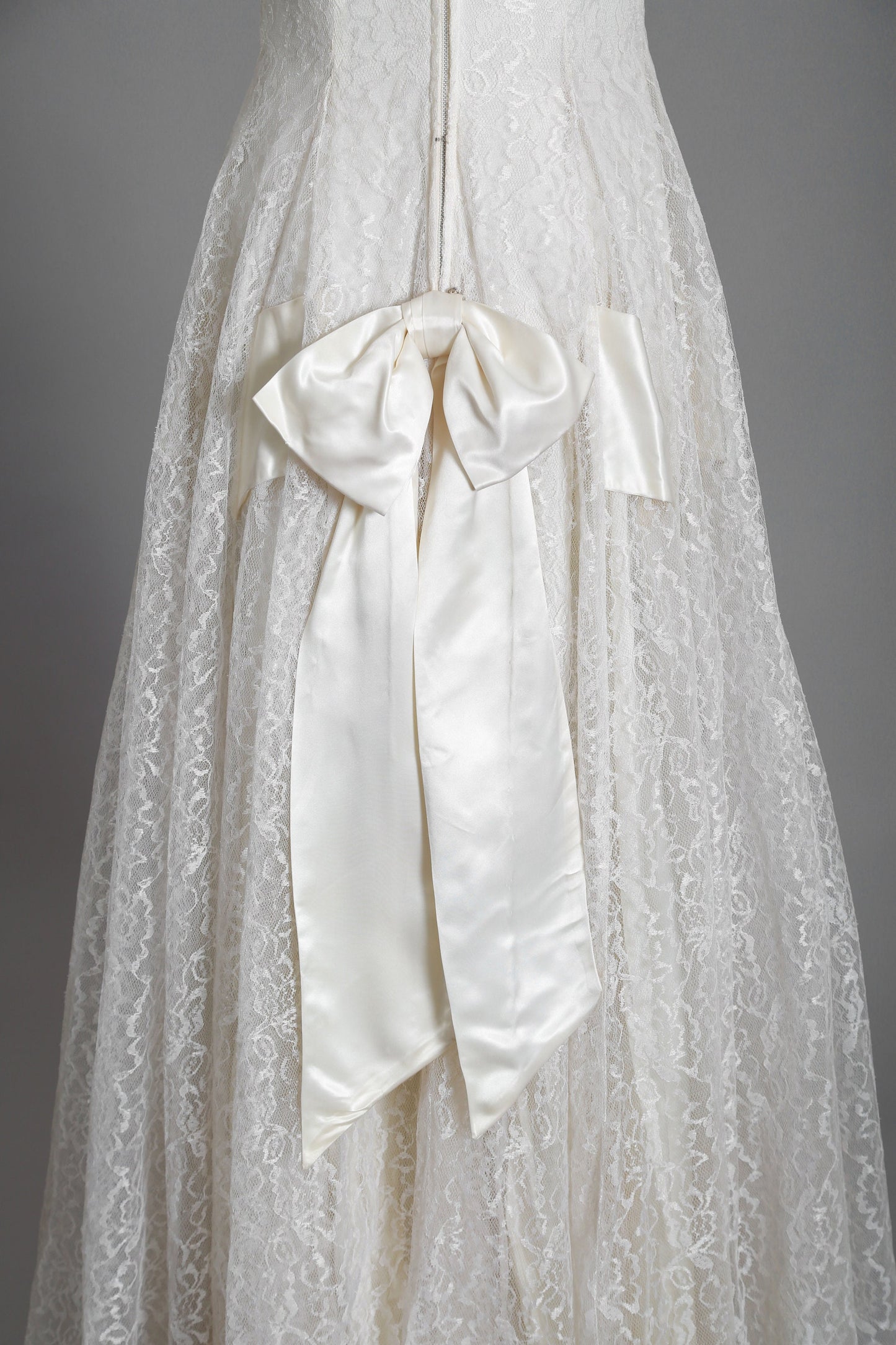 Emma Domb wedding dress | Vintage 50s floral lace bow wedding dress | 1950s wedding gown