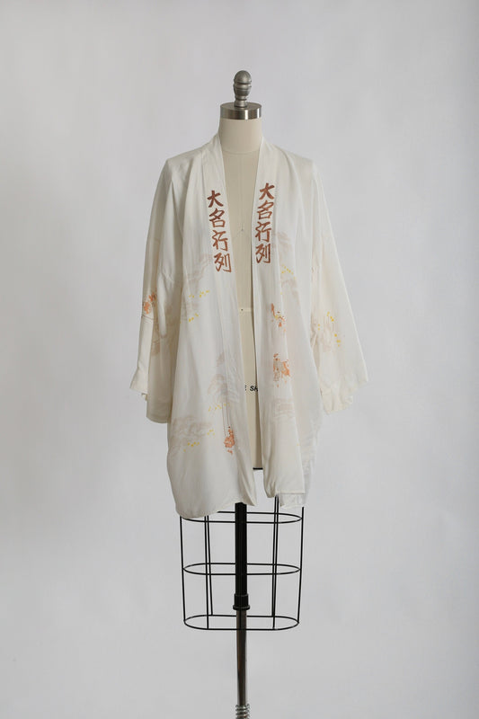 Vintage Chinese white Daimyo Ranks print rayon kimono robe