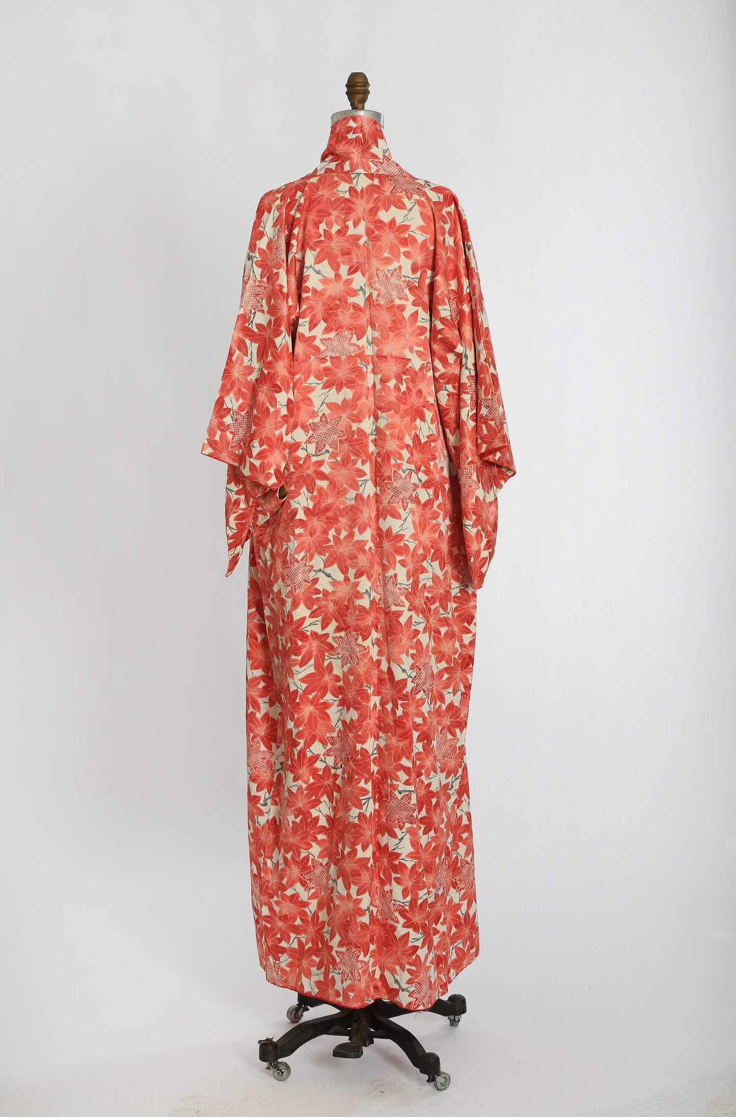Antique Vintage 20s 30s pink silk floral leaf Japanese KIMONO | 1920s wedding floral kimono