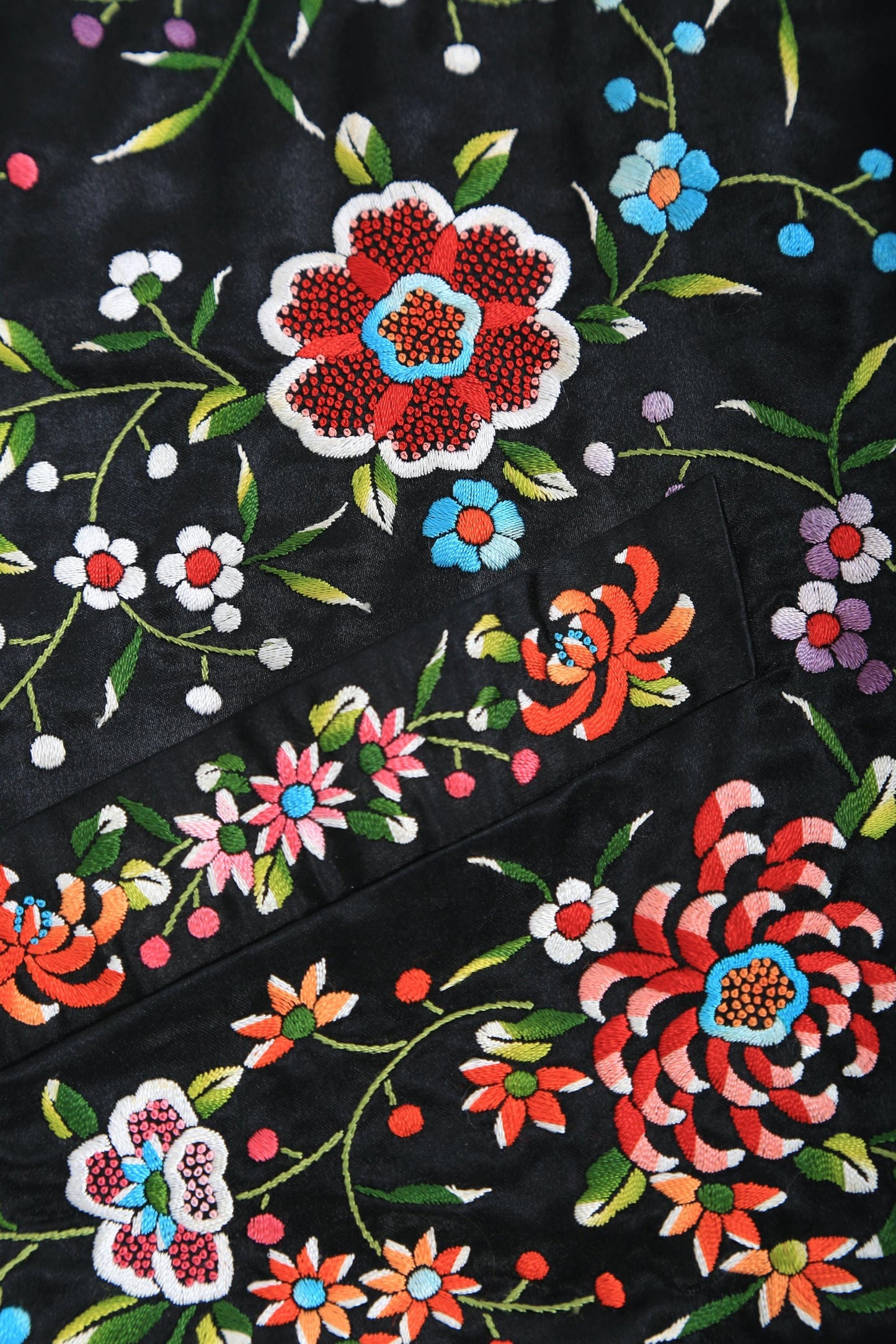 Vintage 60s hand embroidered Chinese silk jacket