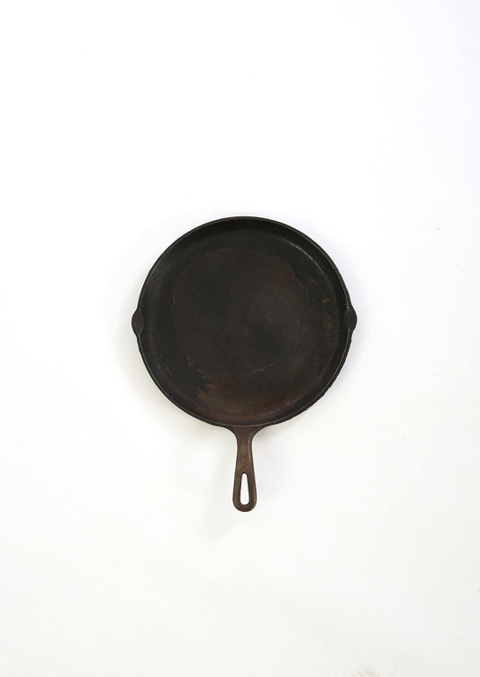 Vintage Griswold cast iron skillet griddle #109