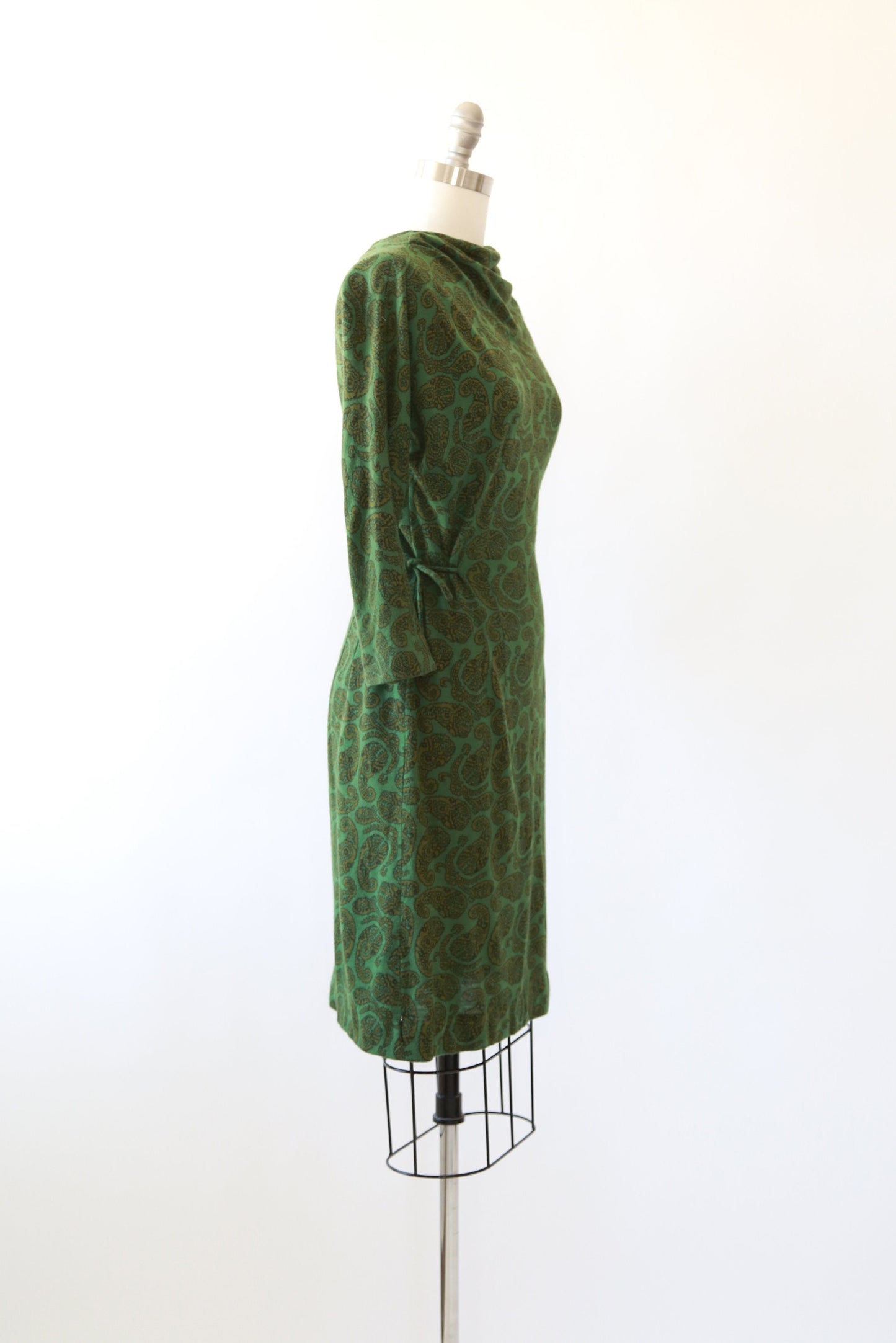 60s Green paisley dress | Vintage 1960s McKettrick green paisley wiggle dress
