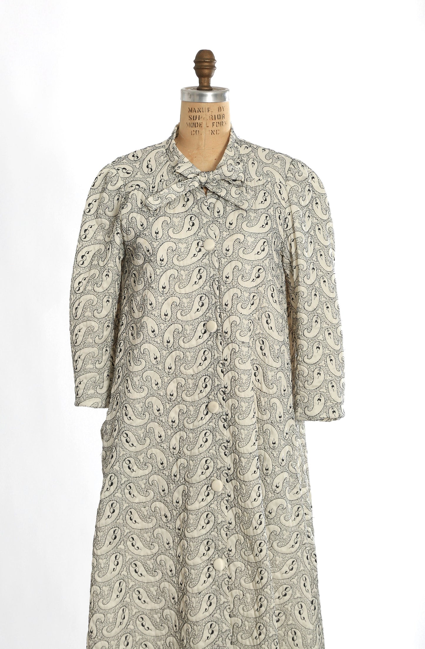 60s house coat robe | Vintage 1960s Matej for Odette Barsa embroidered paisley house coat